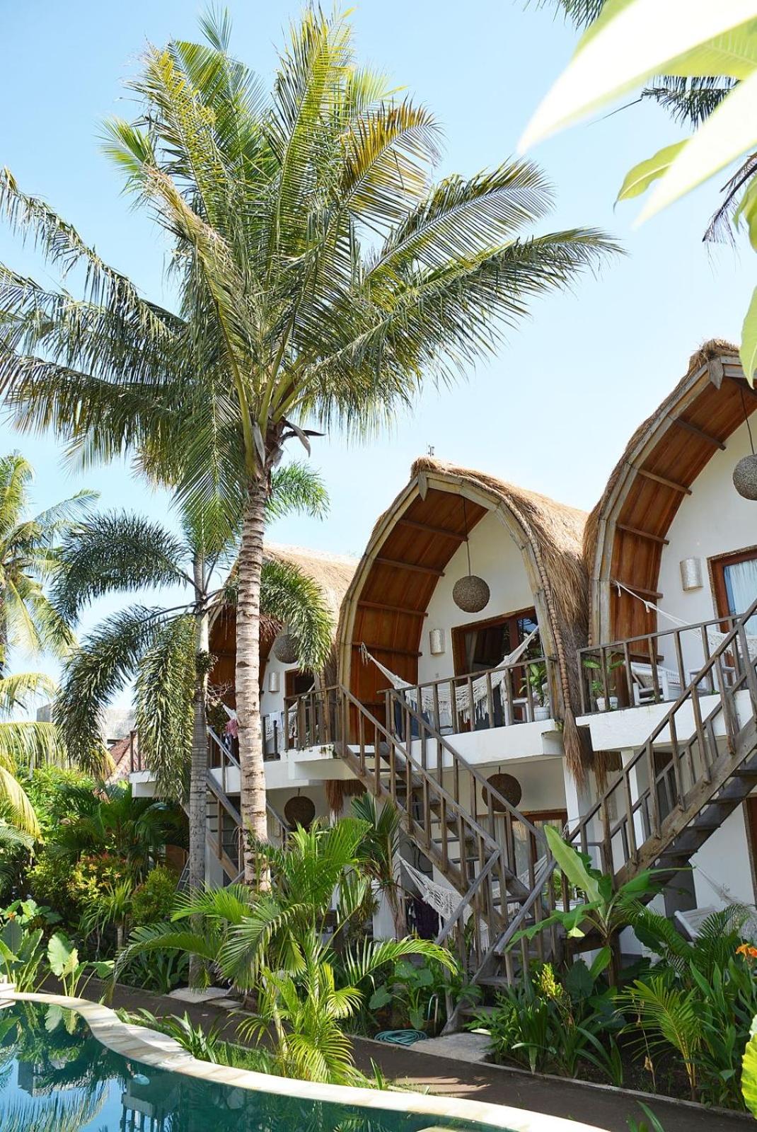 Bungalow with Balcony - Photo 5
