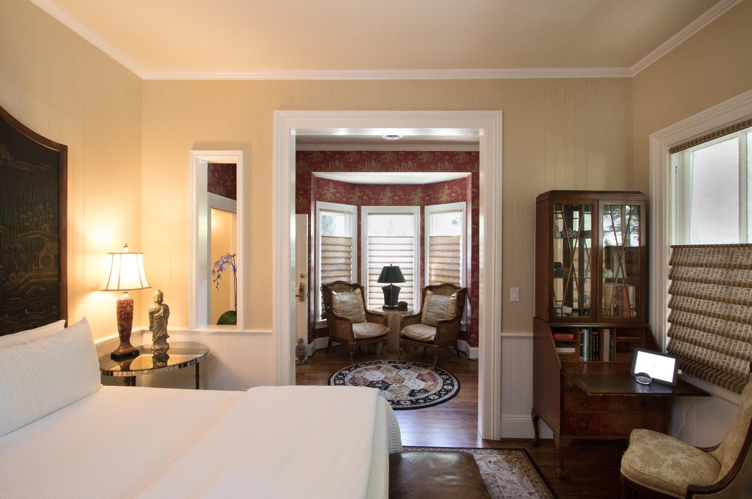 Deluxe King Suite