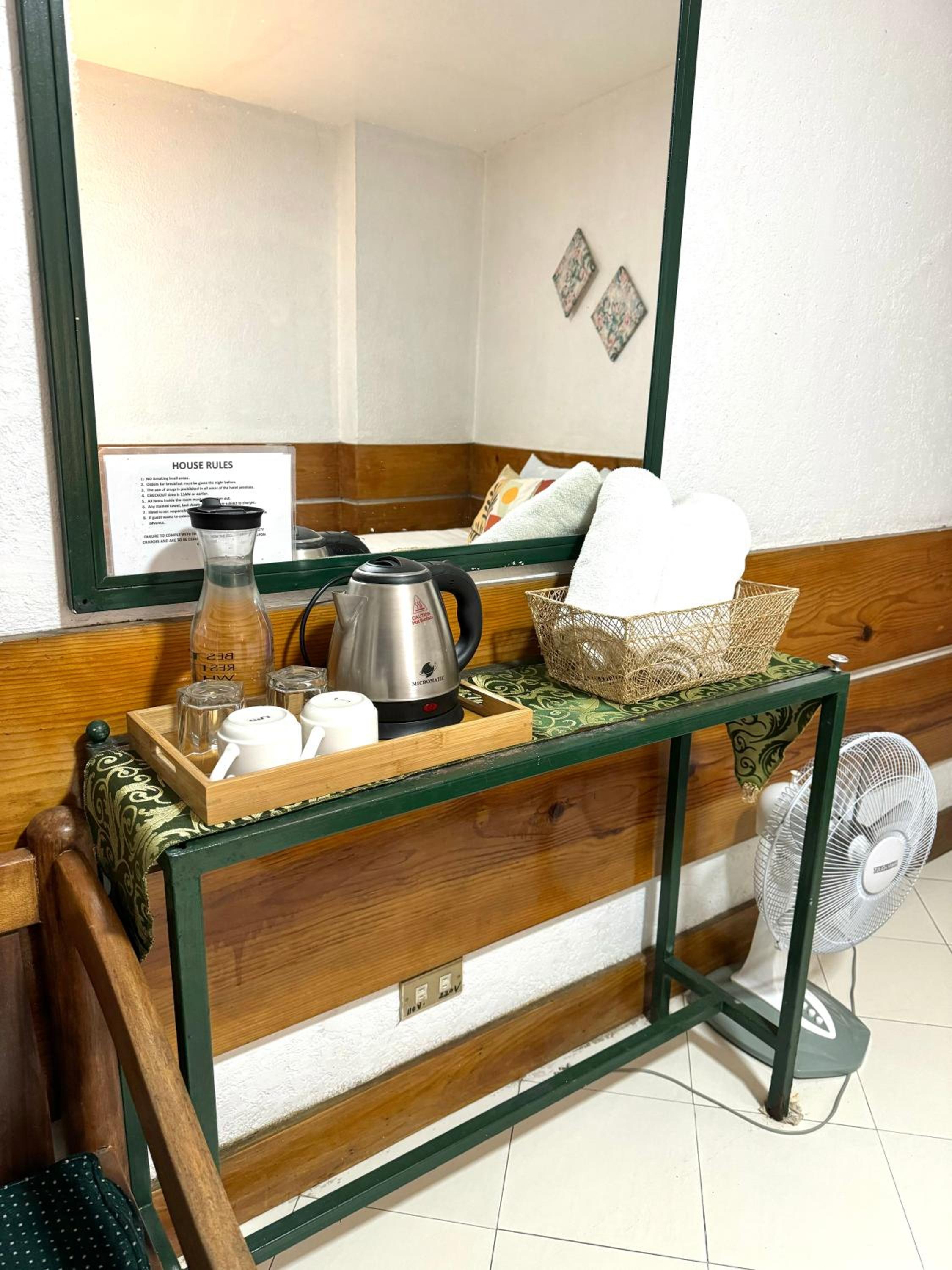 Deluxe Double Room with Balcony - Photo 4