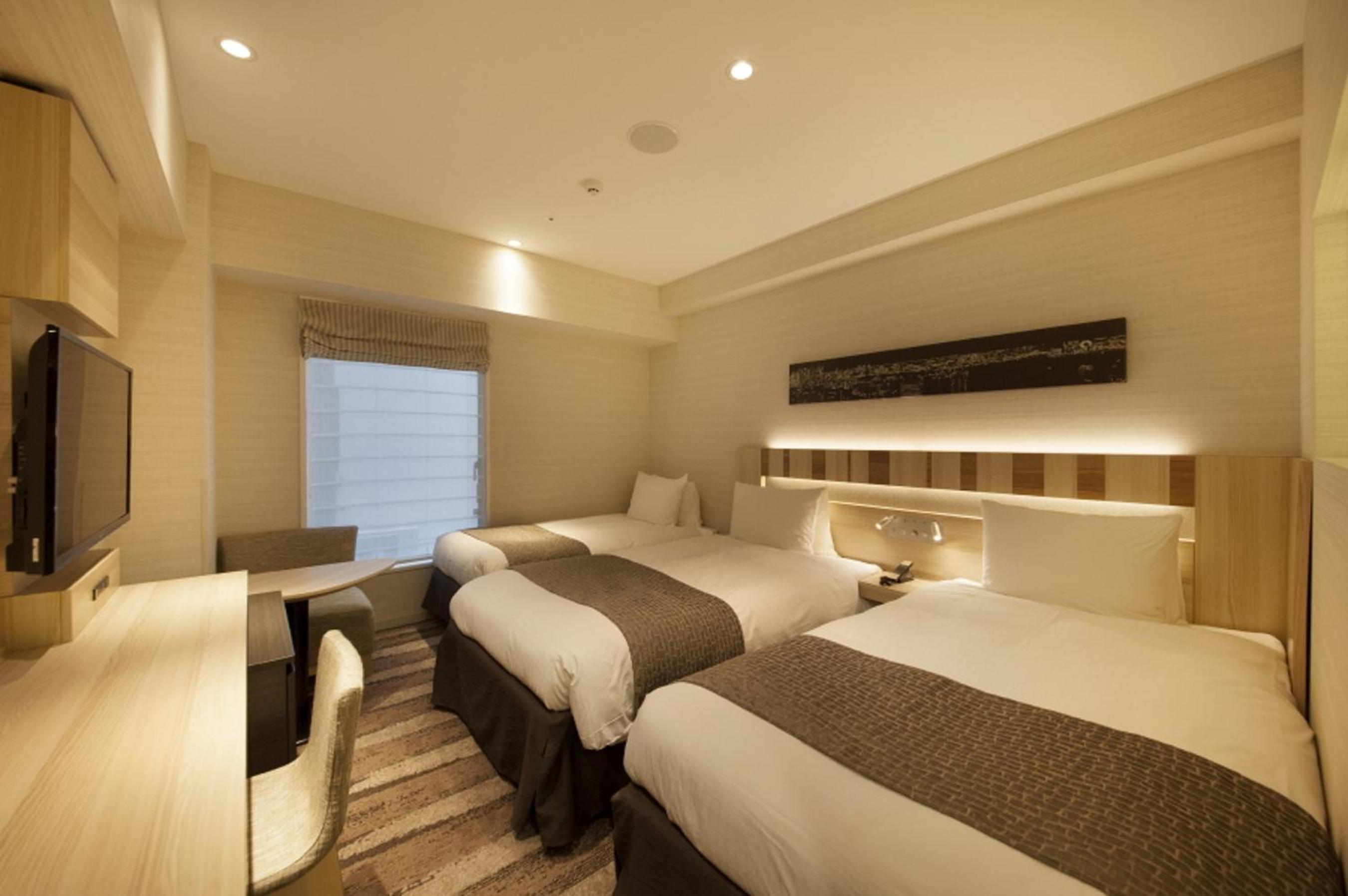 Twin Room with Extra Bed - Non-Smoking photo 3