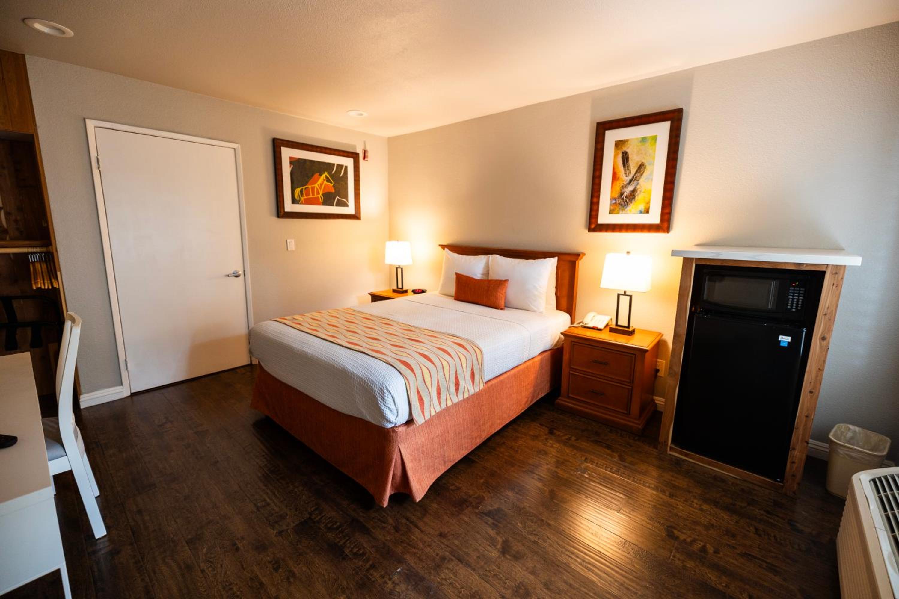 Queen Room - Disability Access photo 1