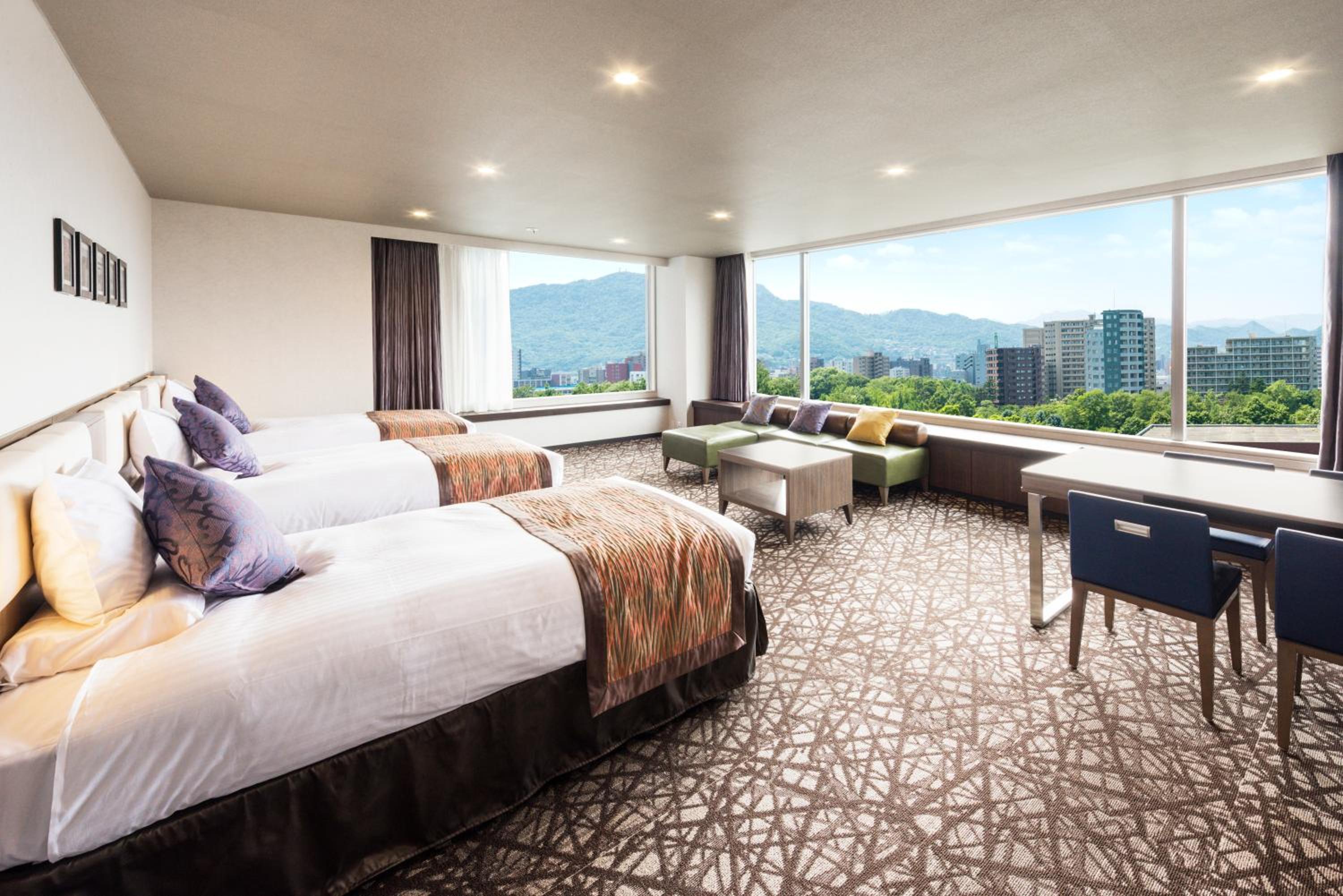 Grand Deluxe Family Room - Non-Smoking - Photo 9