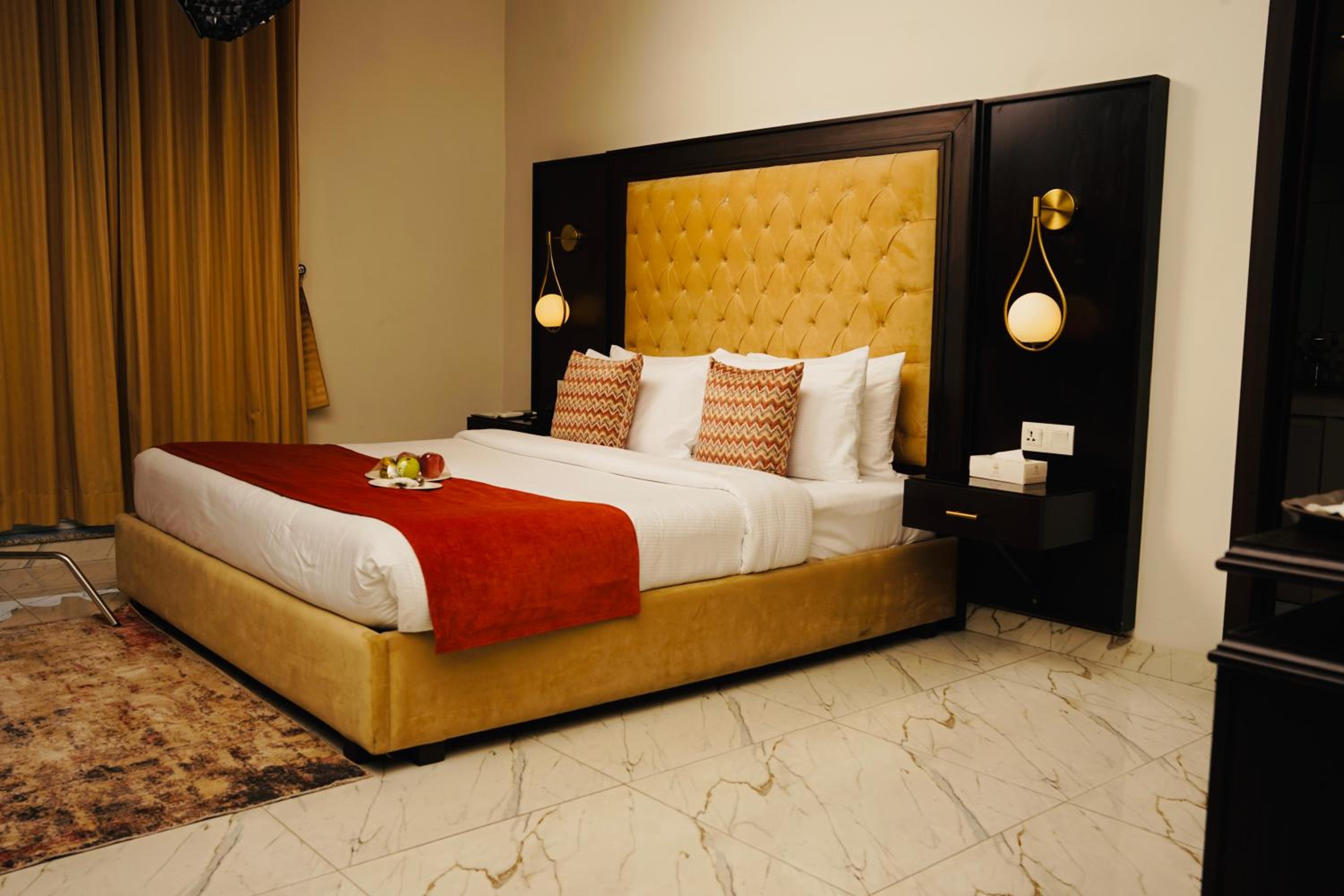 Executive Room - Photo 1