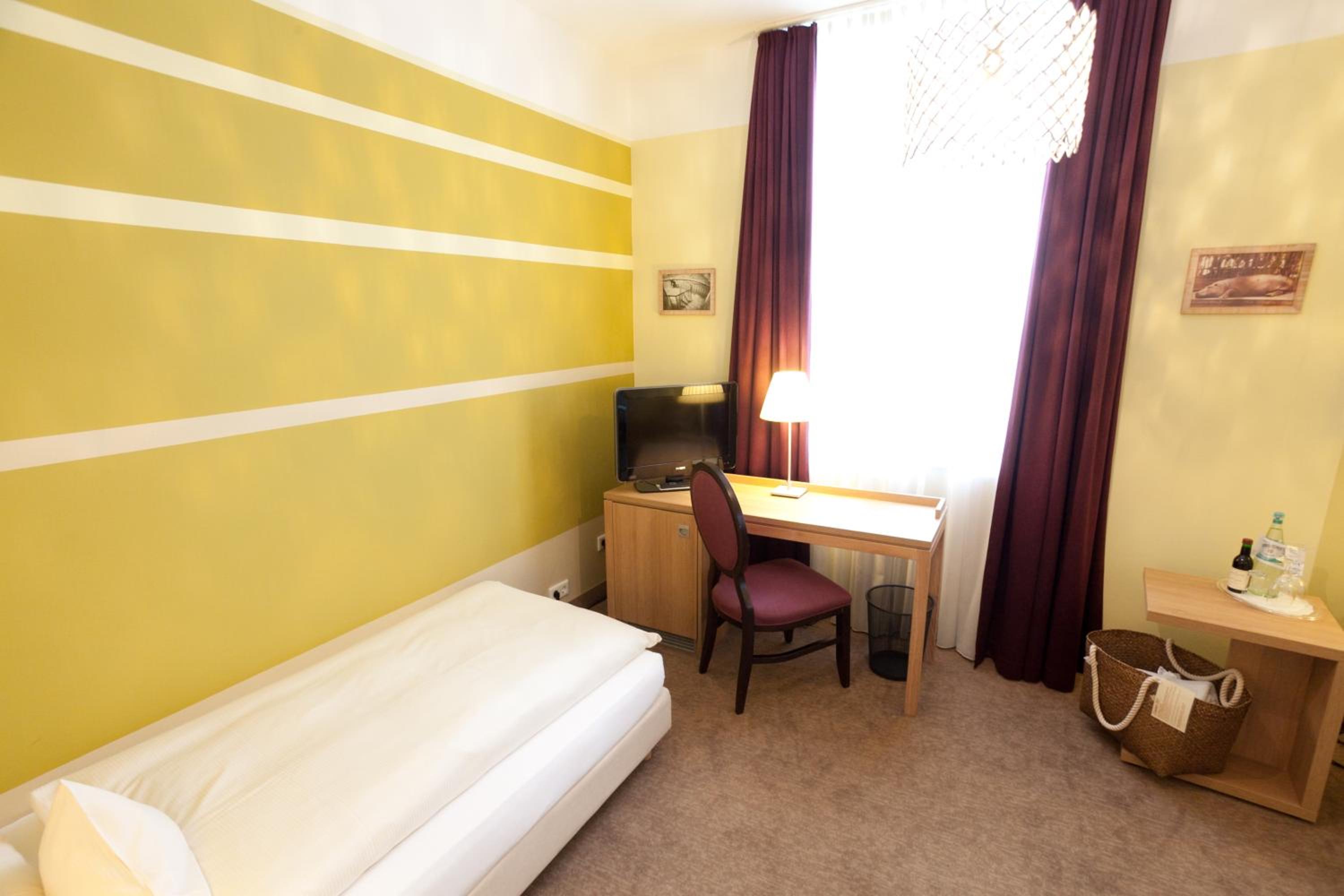 Standard Single Room photo 3