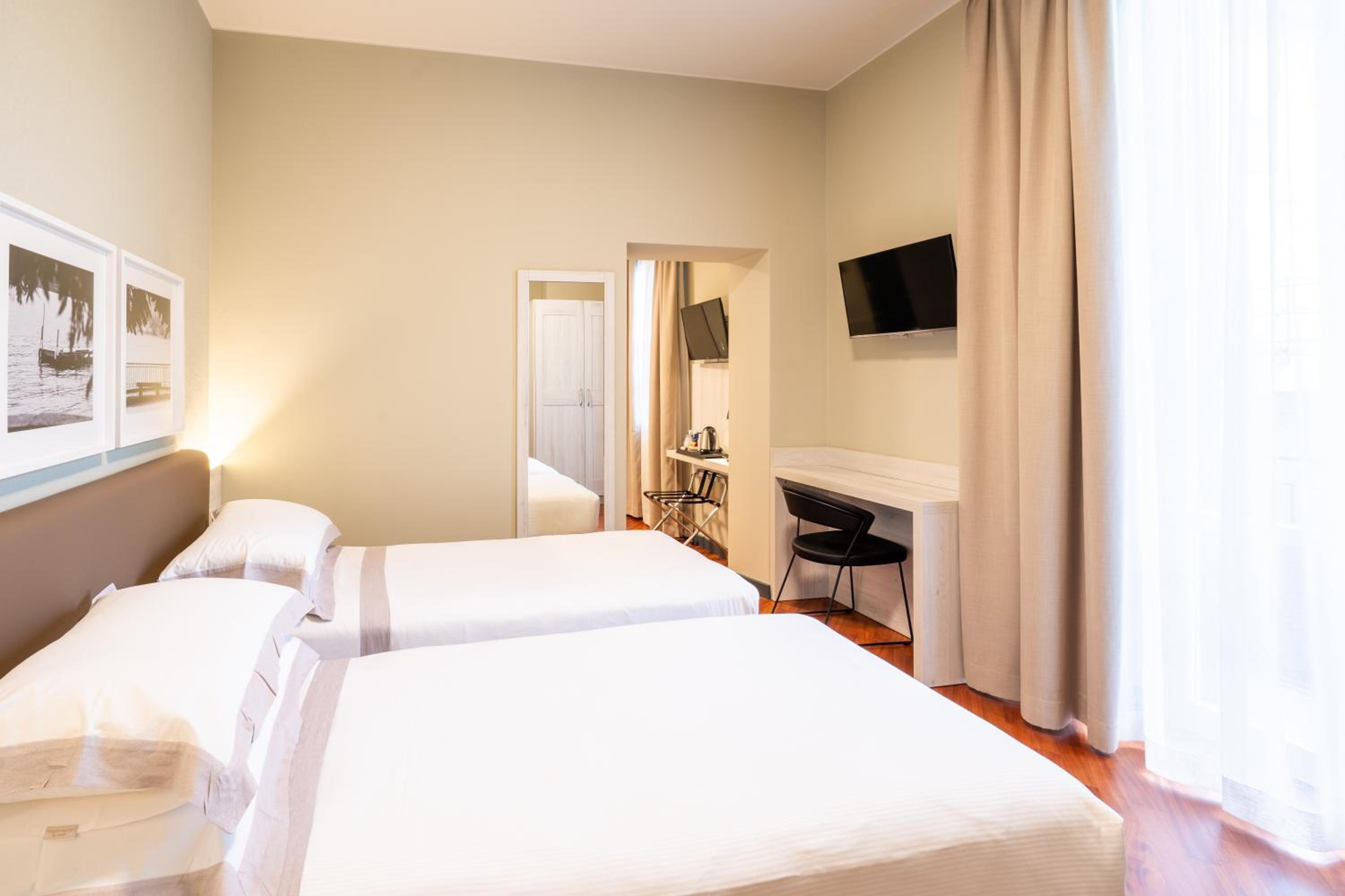Superior Quadruple Room - Photo 4