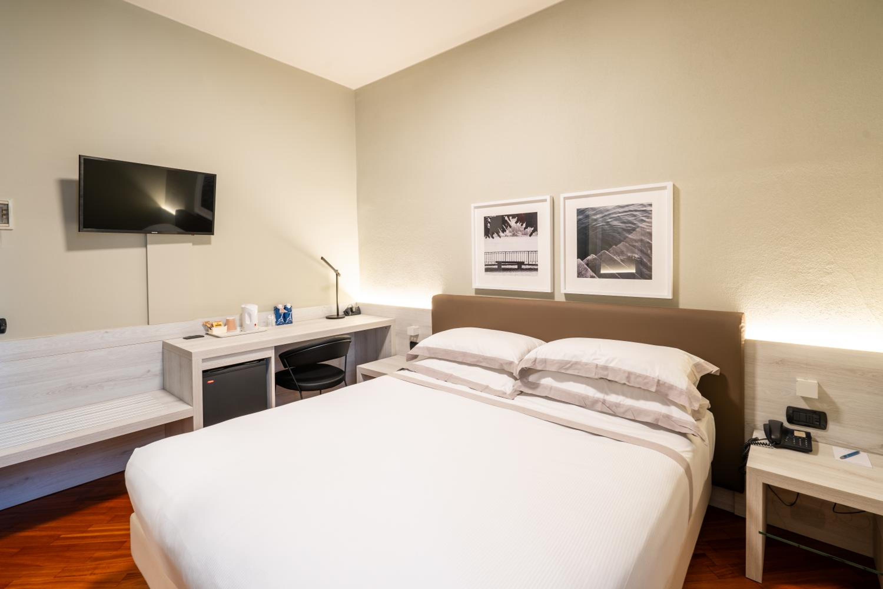 Standard Double Room - Photo 2