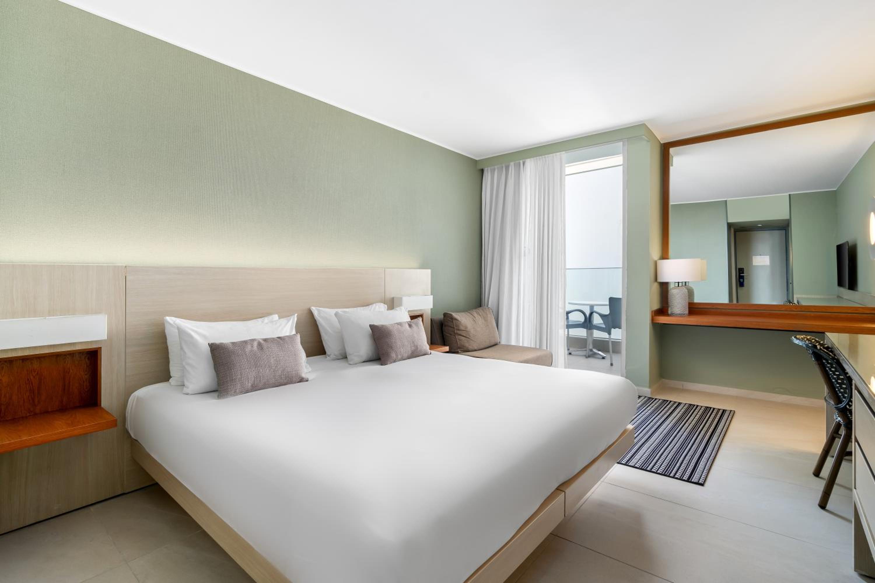 Double or Twin Room with Pool View - Photo 4
