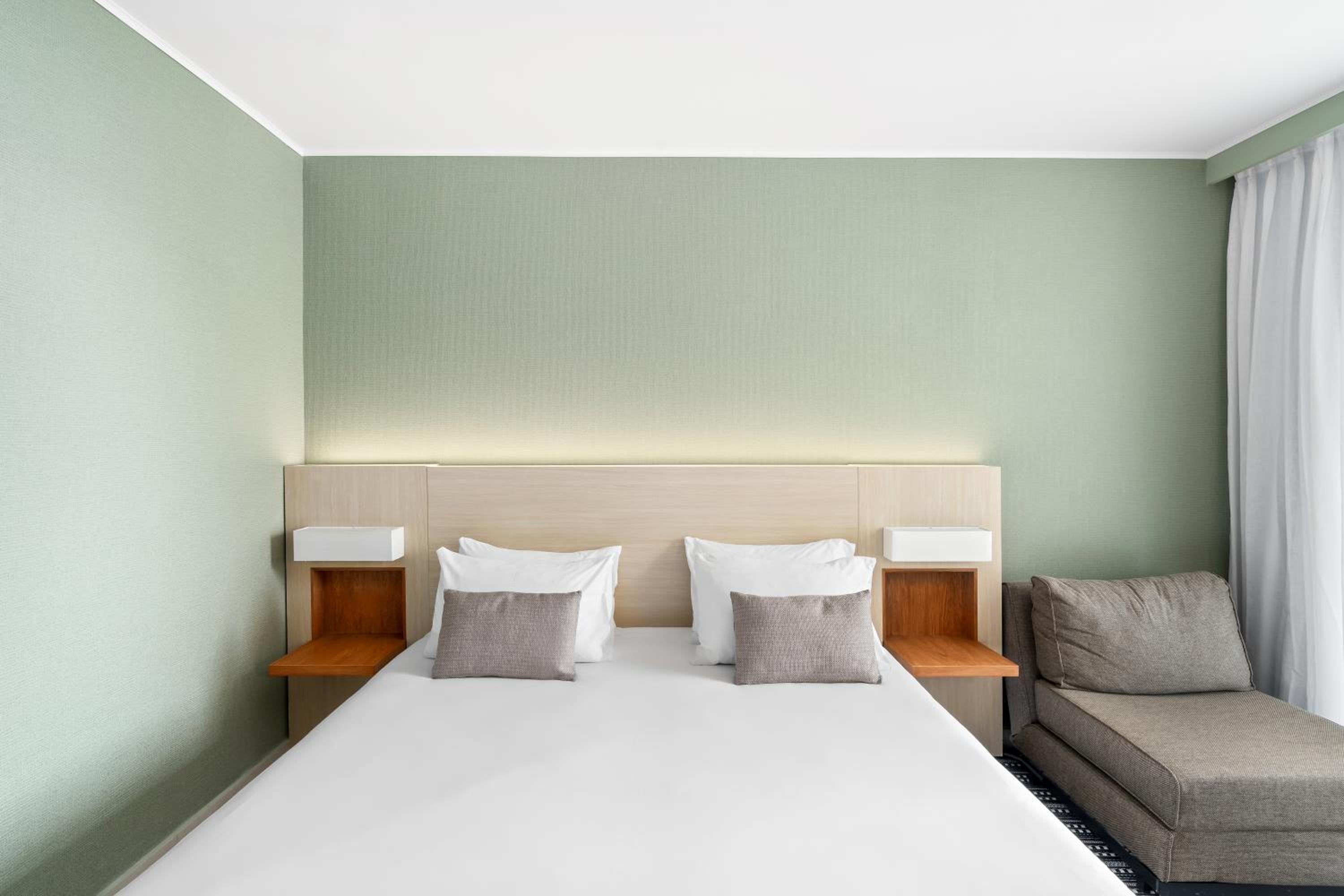 Double or Twin Room with Pool View - Photo 6