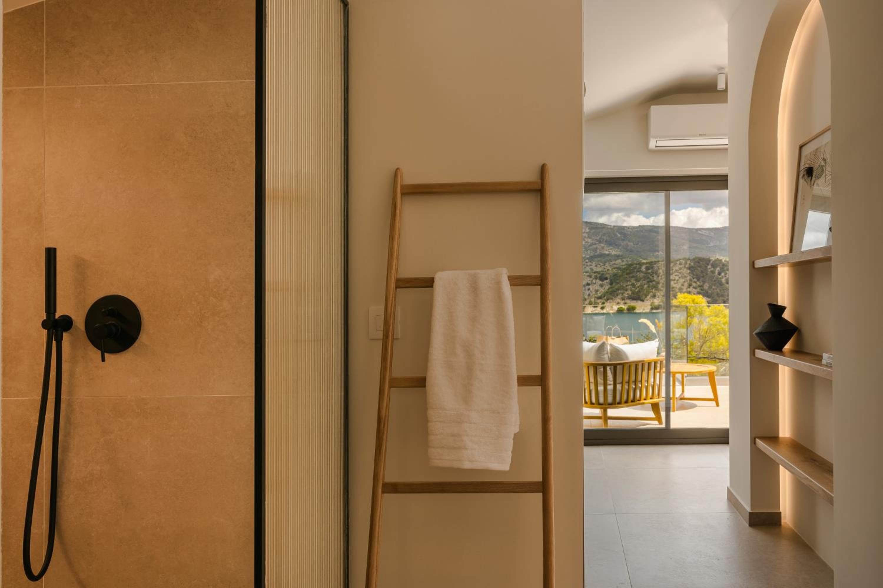 Deluxe Suite with Spa Bath