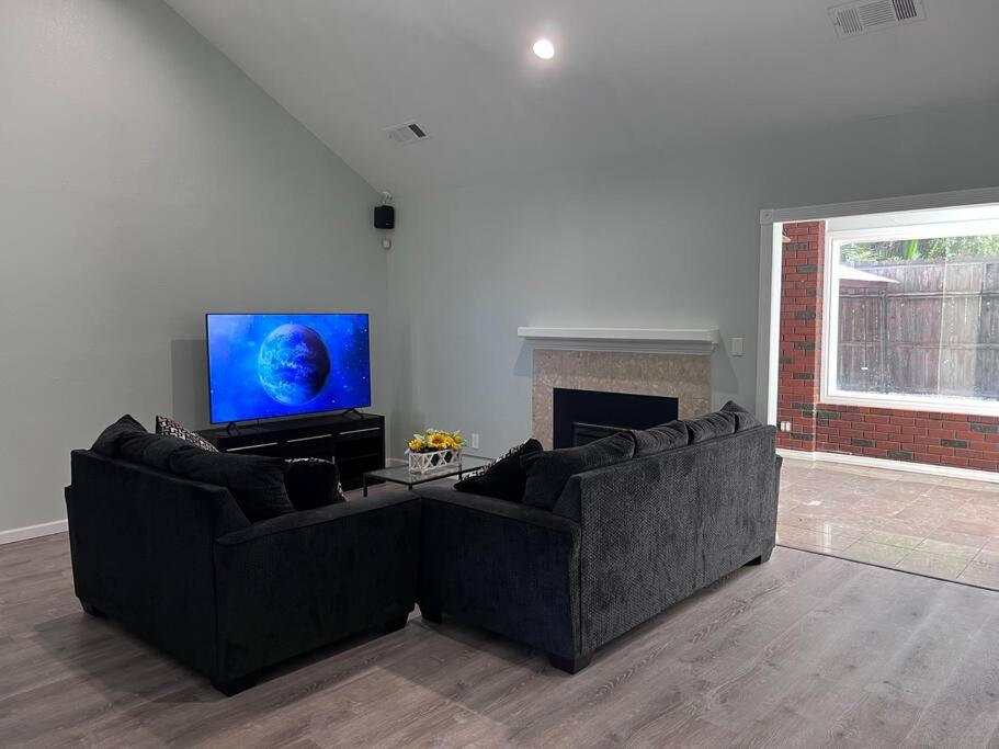 Three-Bedroom House photo 1