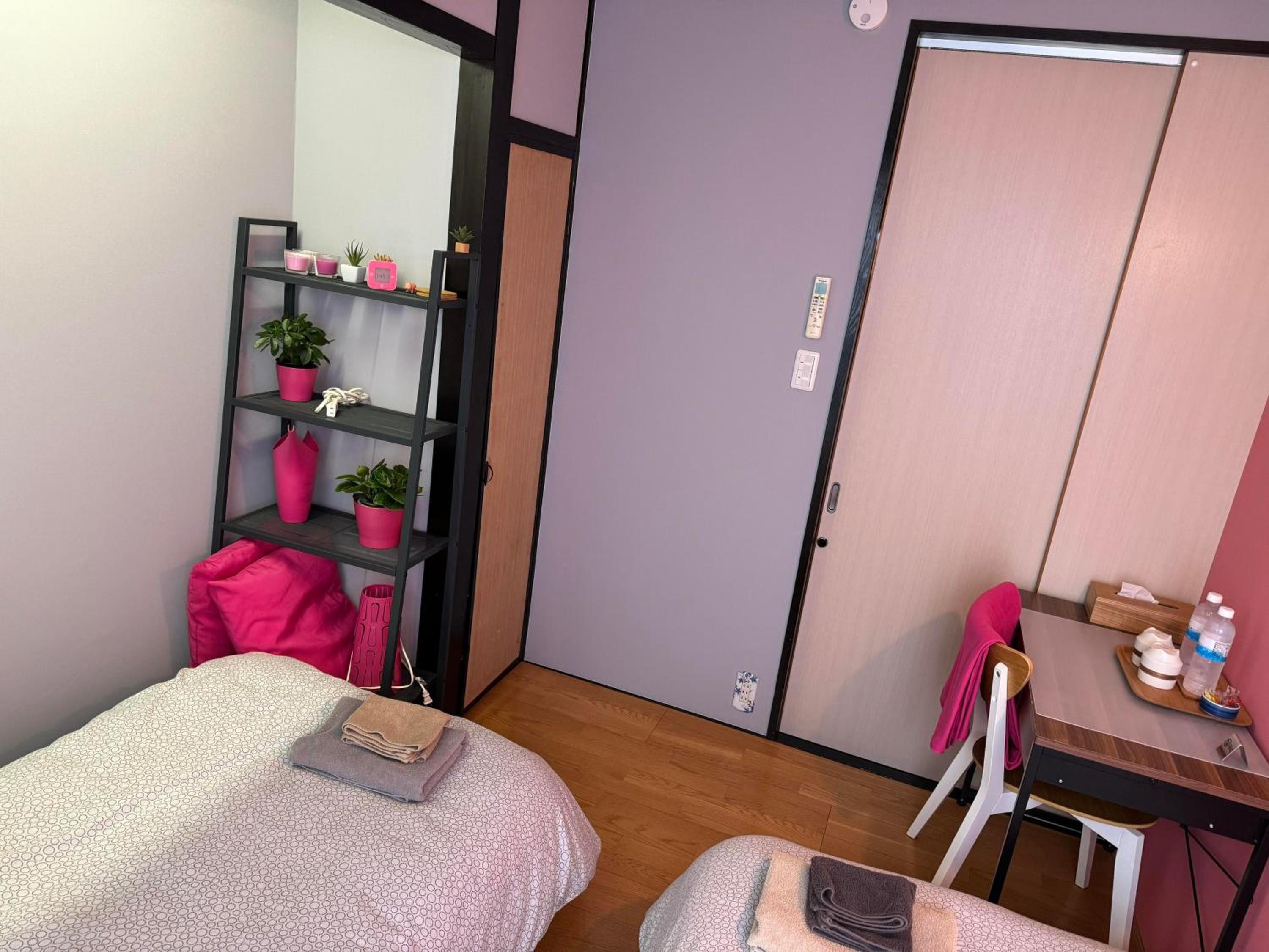 Budget Twin Room - Photo 12