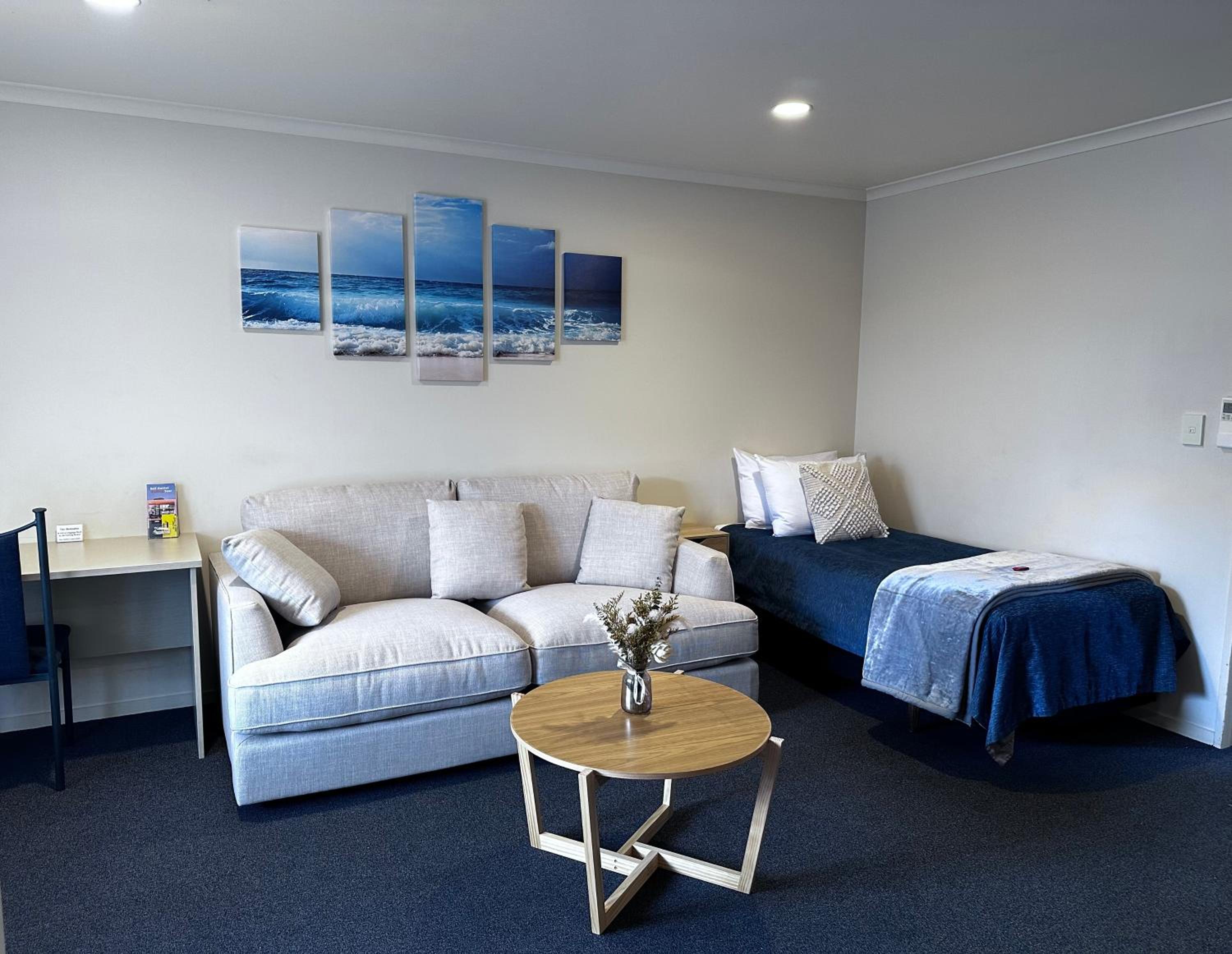 Superior One-Bedroom Suite with Spa Bath with Air Conditioning - Photo 18