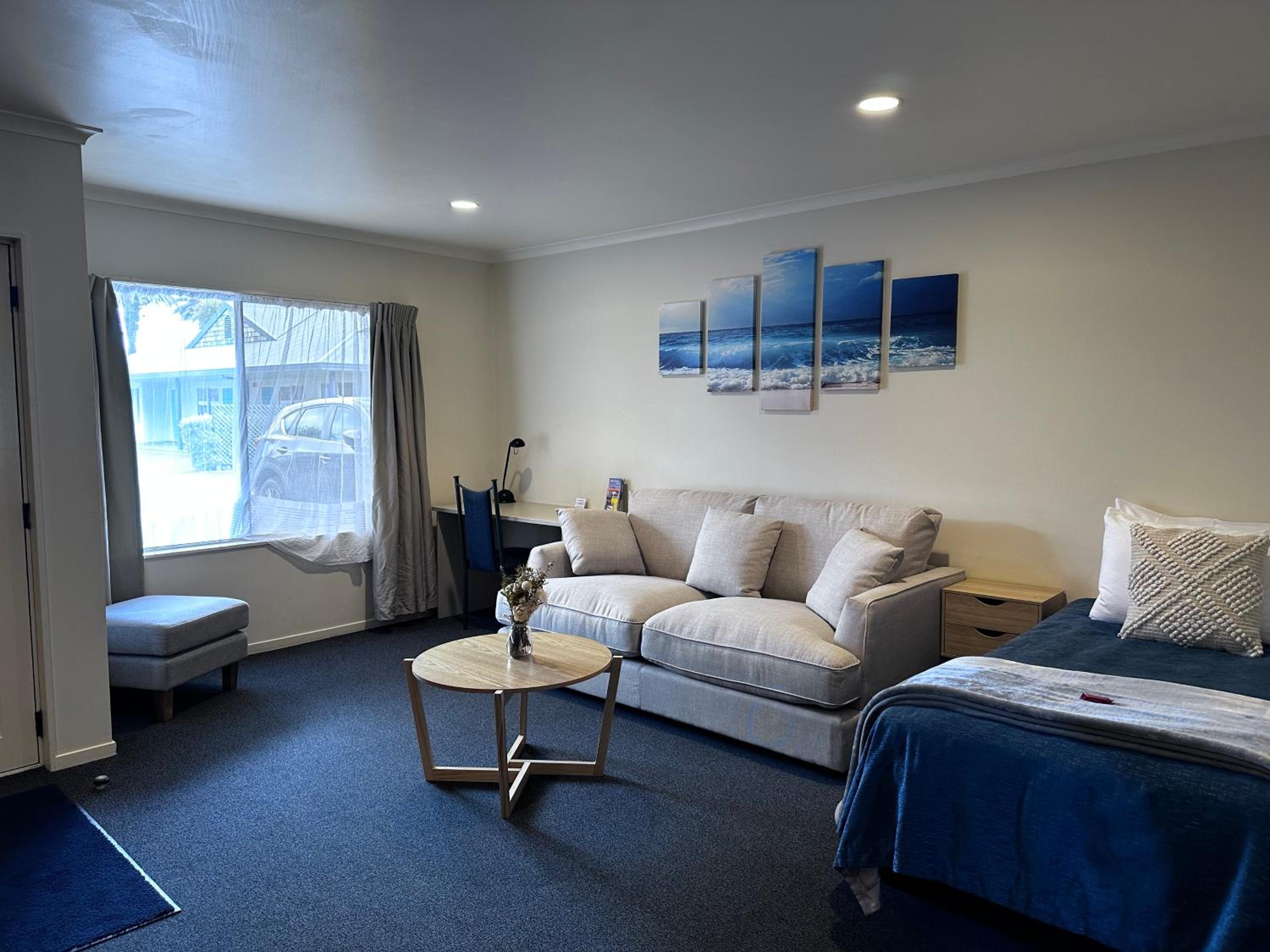 Superior One-Bedroom Suite with Spa Bath with Air Conditioning - Photo 19