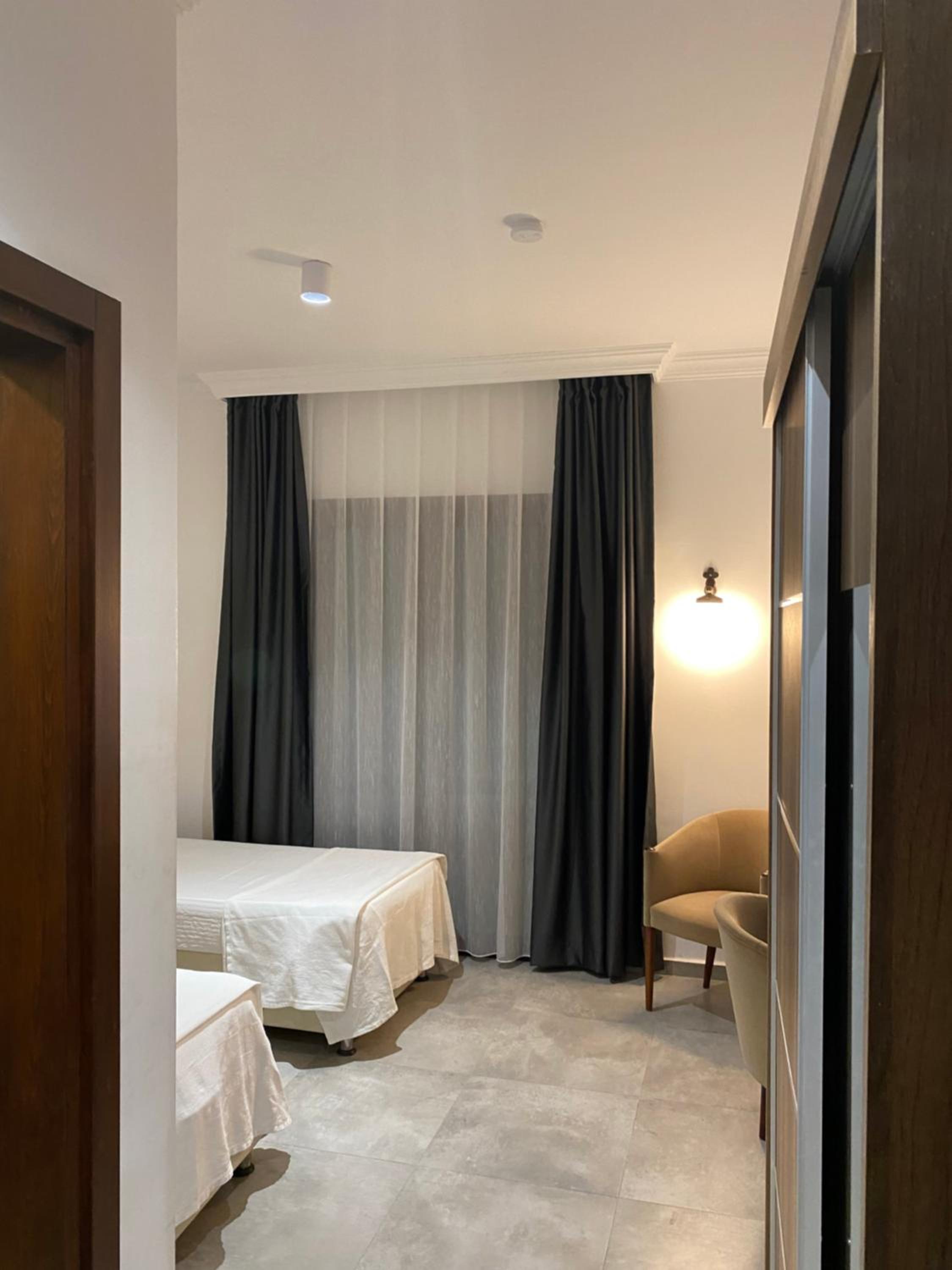 Standard Double or Twin Room photo 3