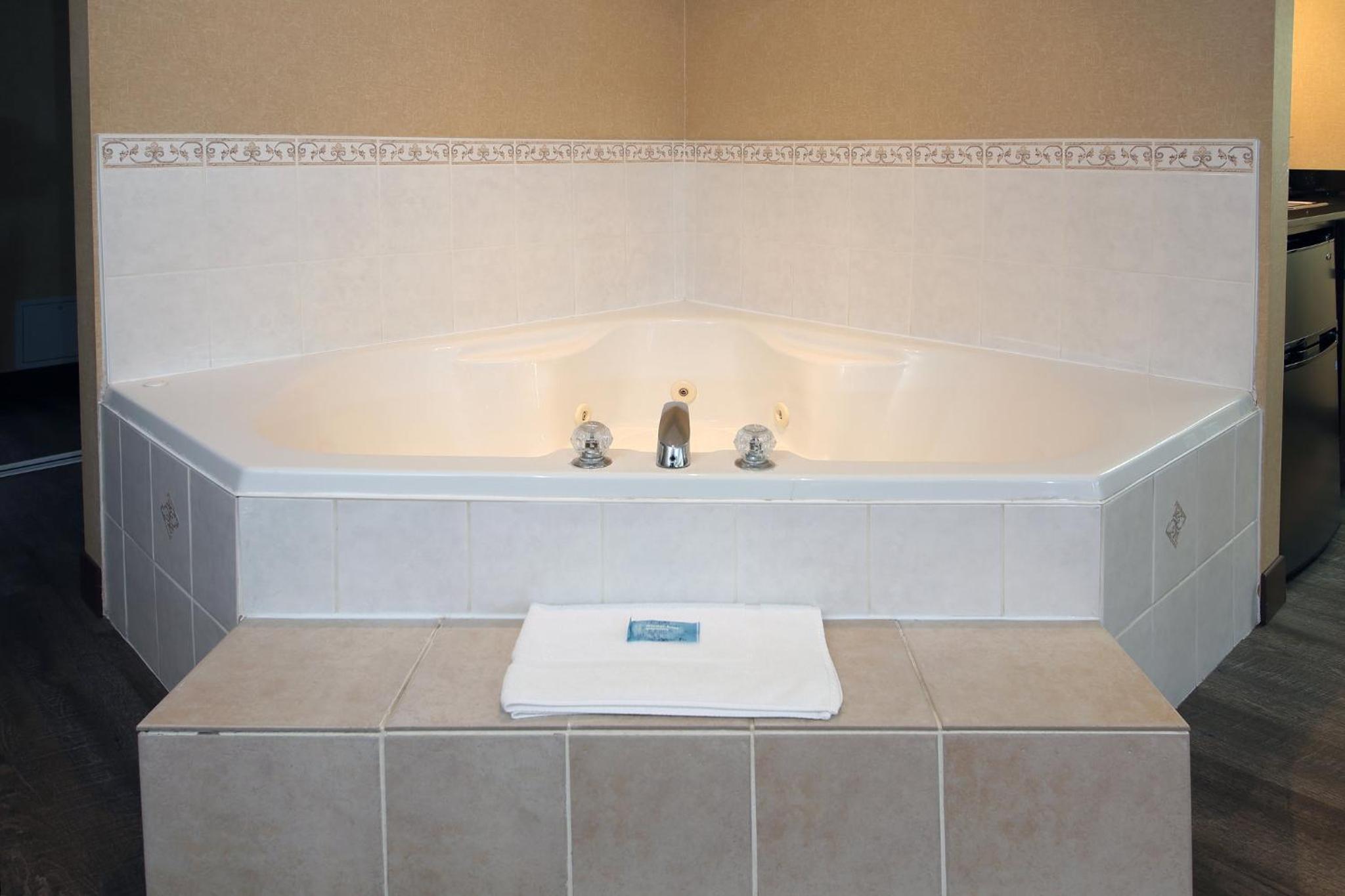 Superior King Suite with Spa Bath - Photo 2