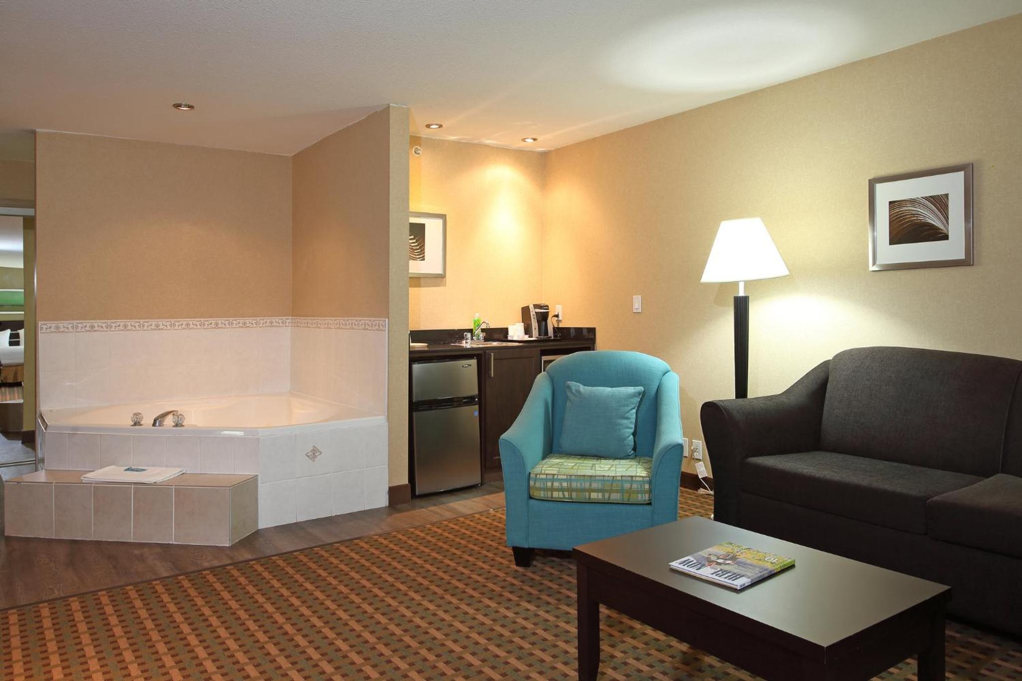 Superior King Suite with Spa Bath - Photo 5