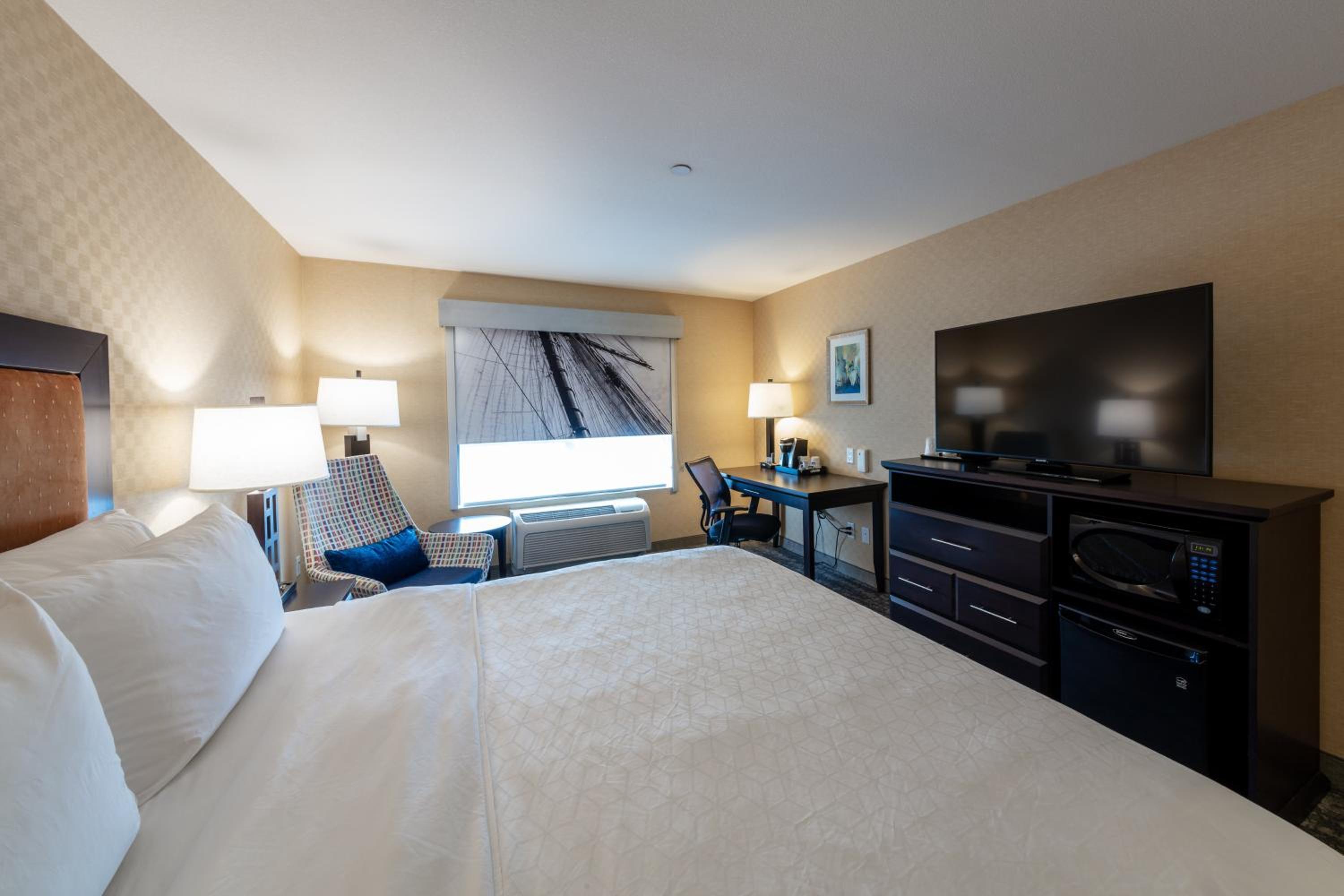 Standard King Room - Photo 8