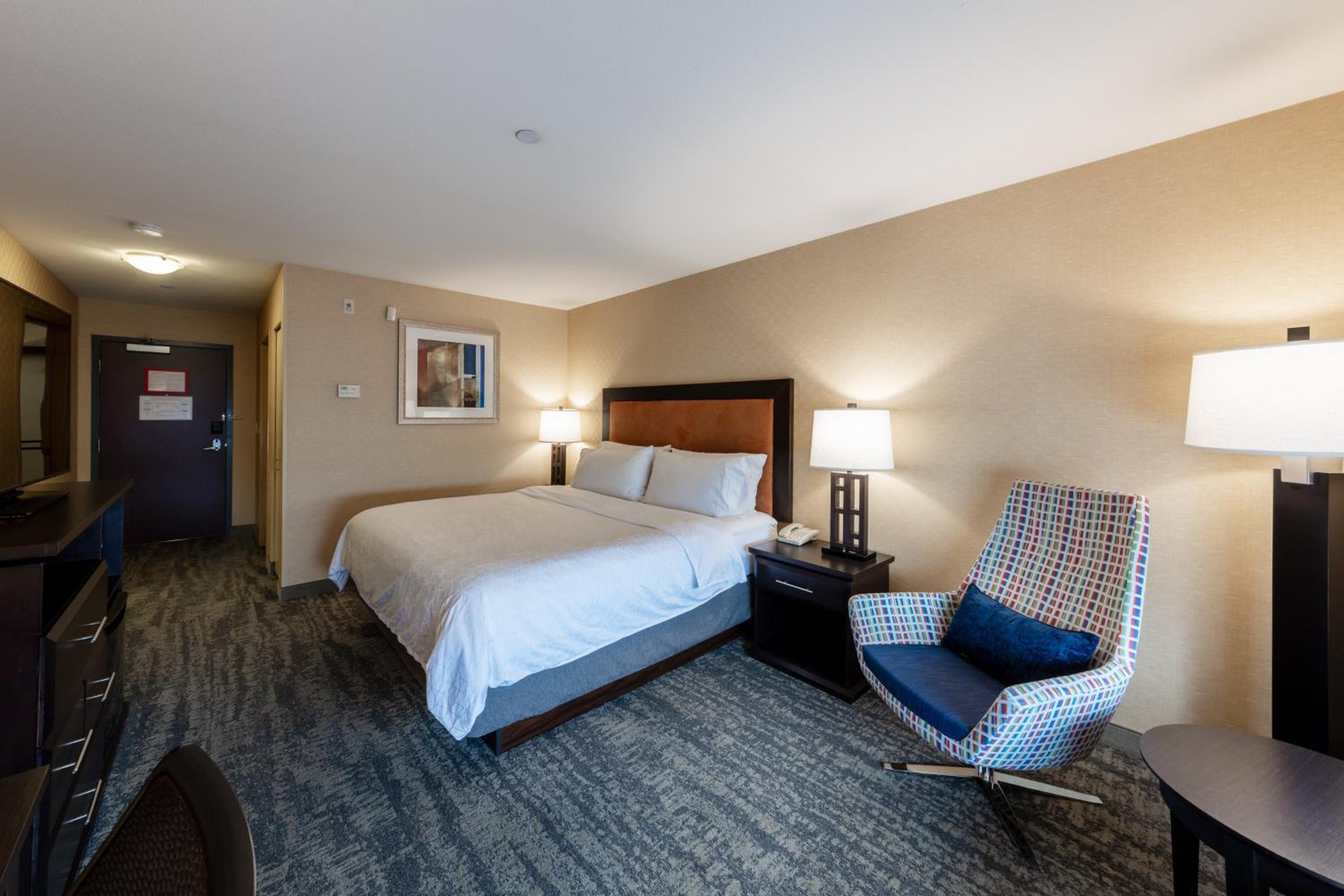 Standard King Room - Photo 6
