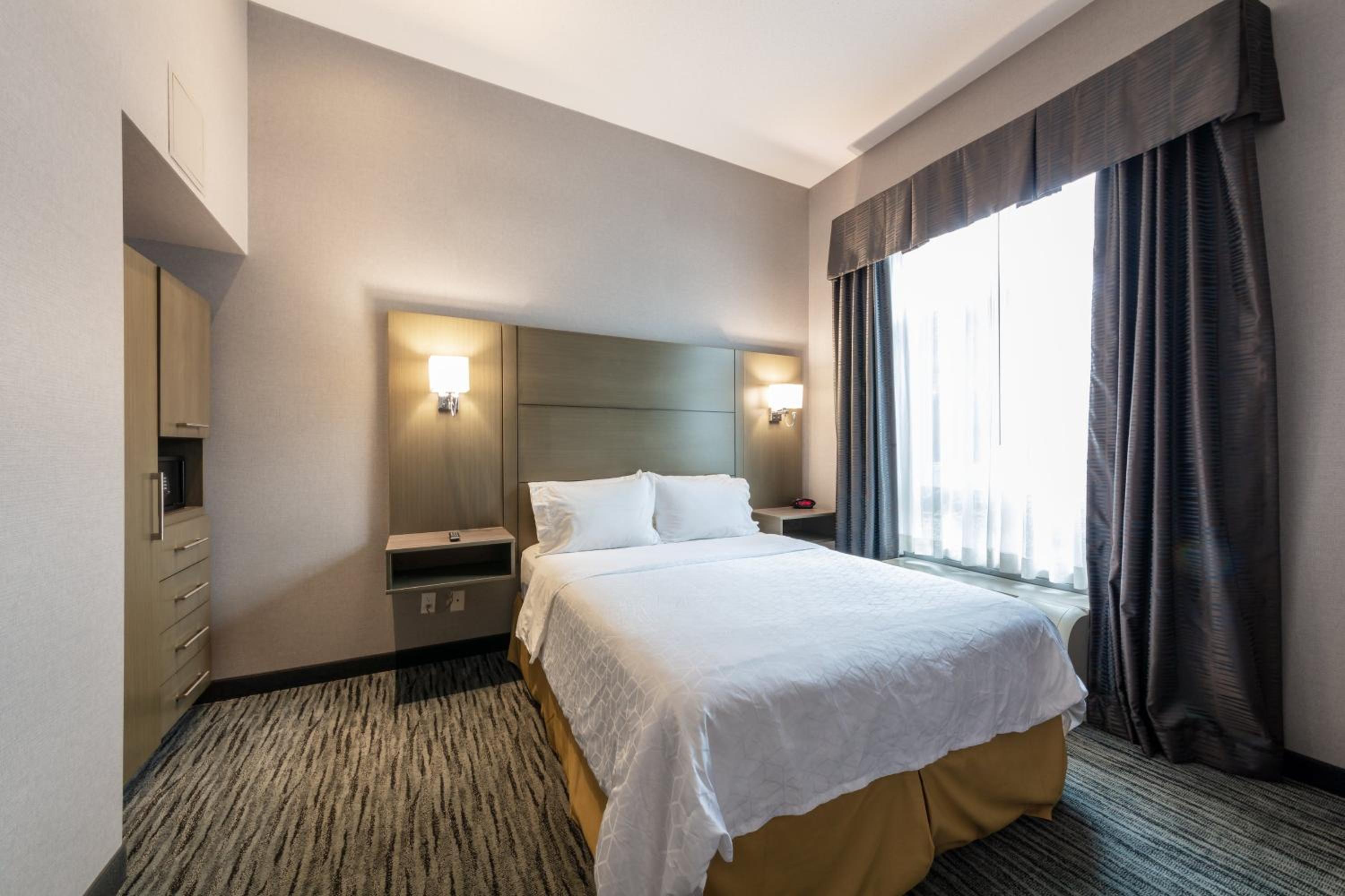 Standard King Room - Photo 5