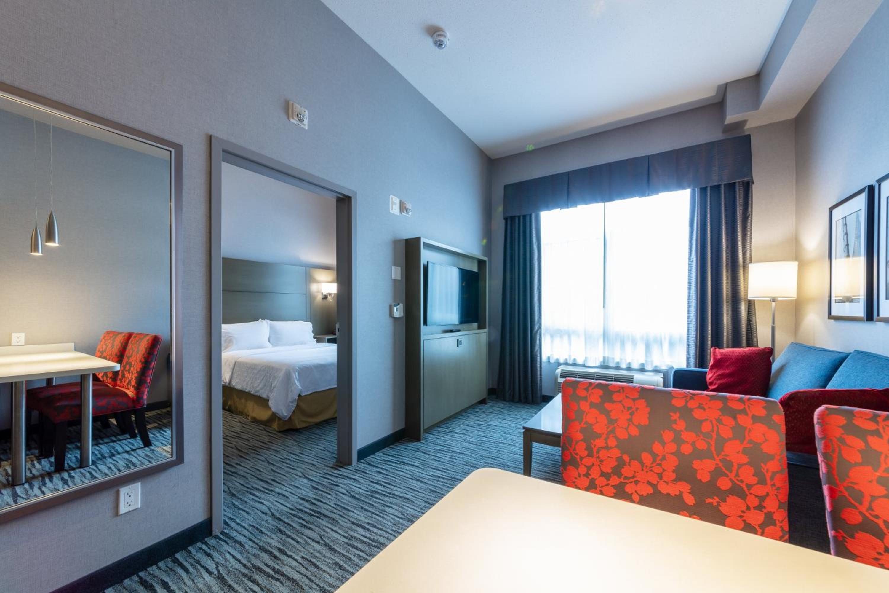 Executive King Suite - Photo 3