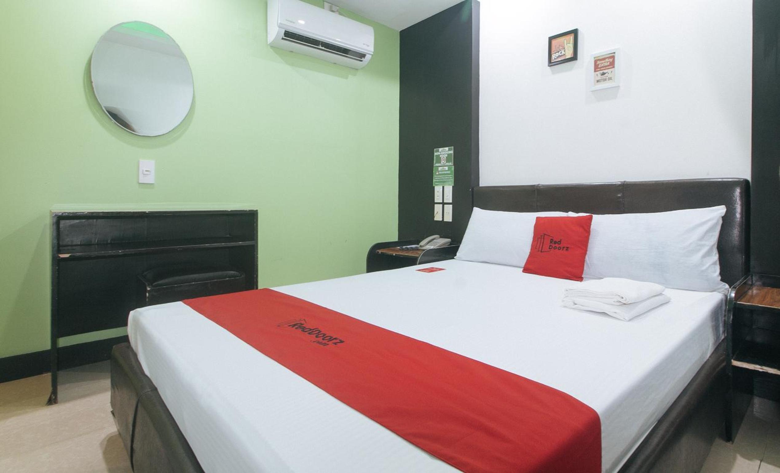 Standard Double Room - Photo 9