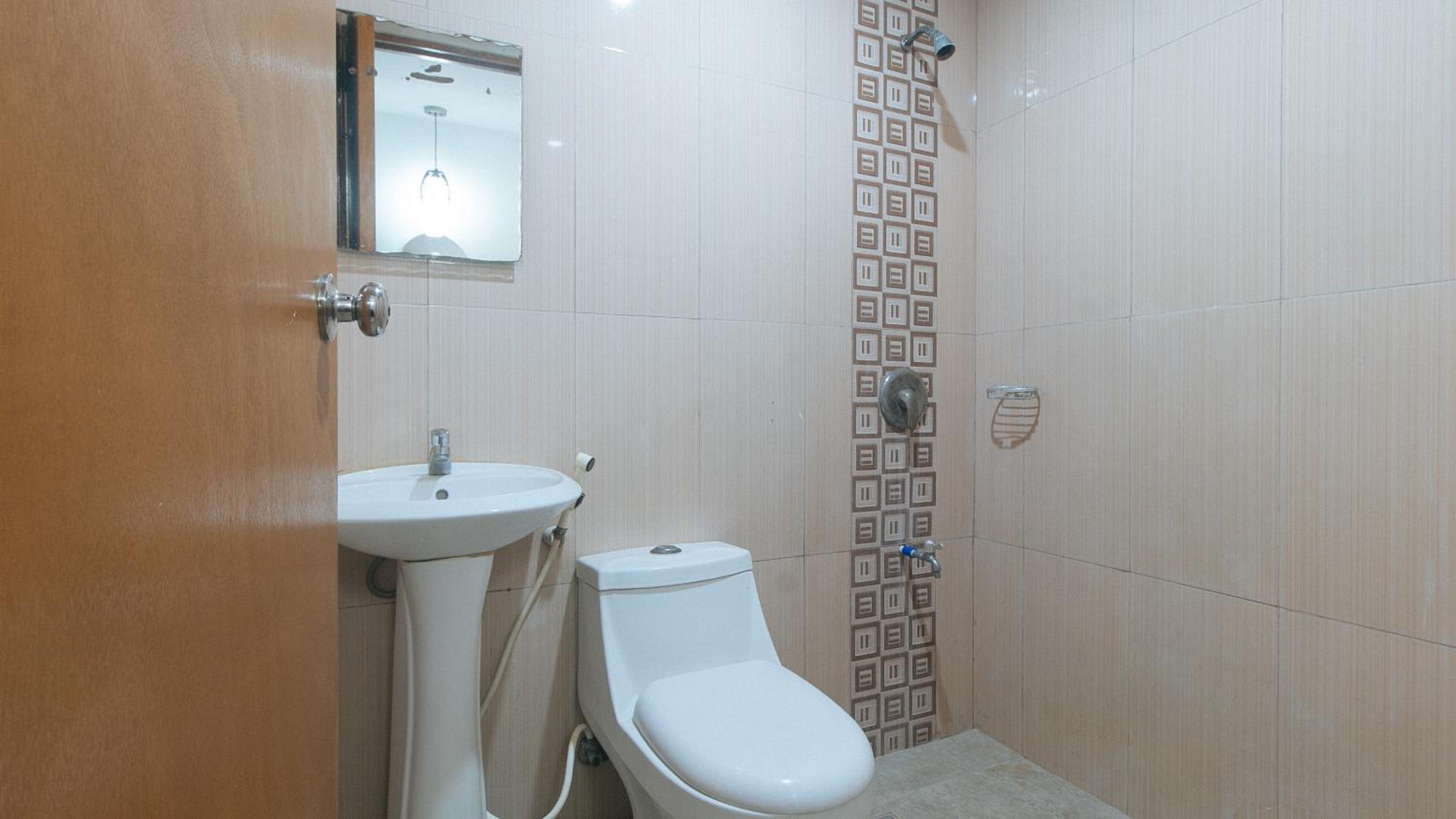 Standard Double Room - Photo 10