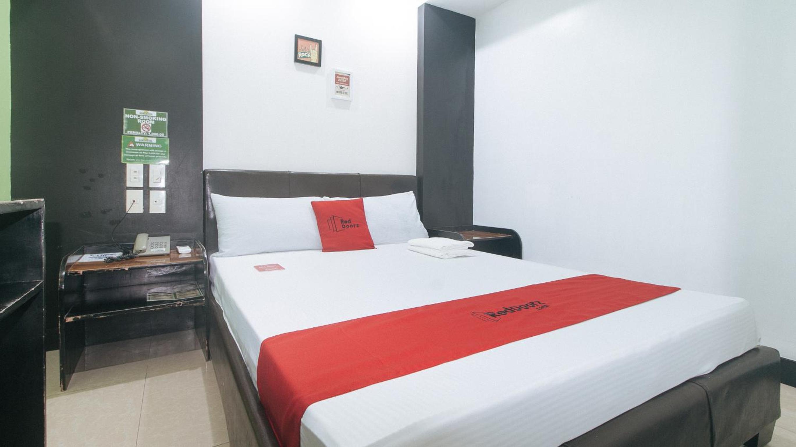 Standard Double Room - Photo 7