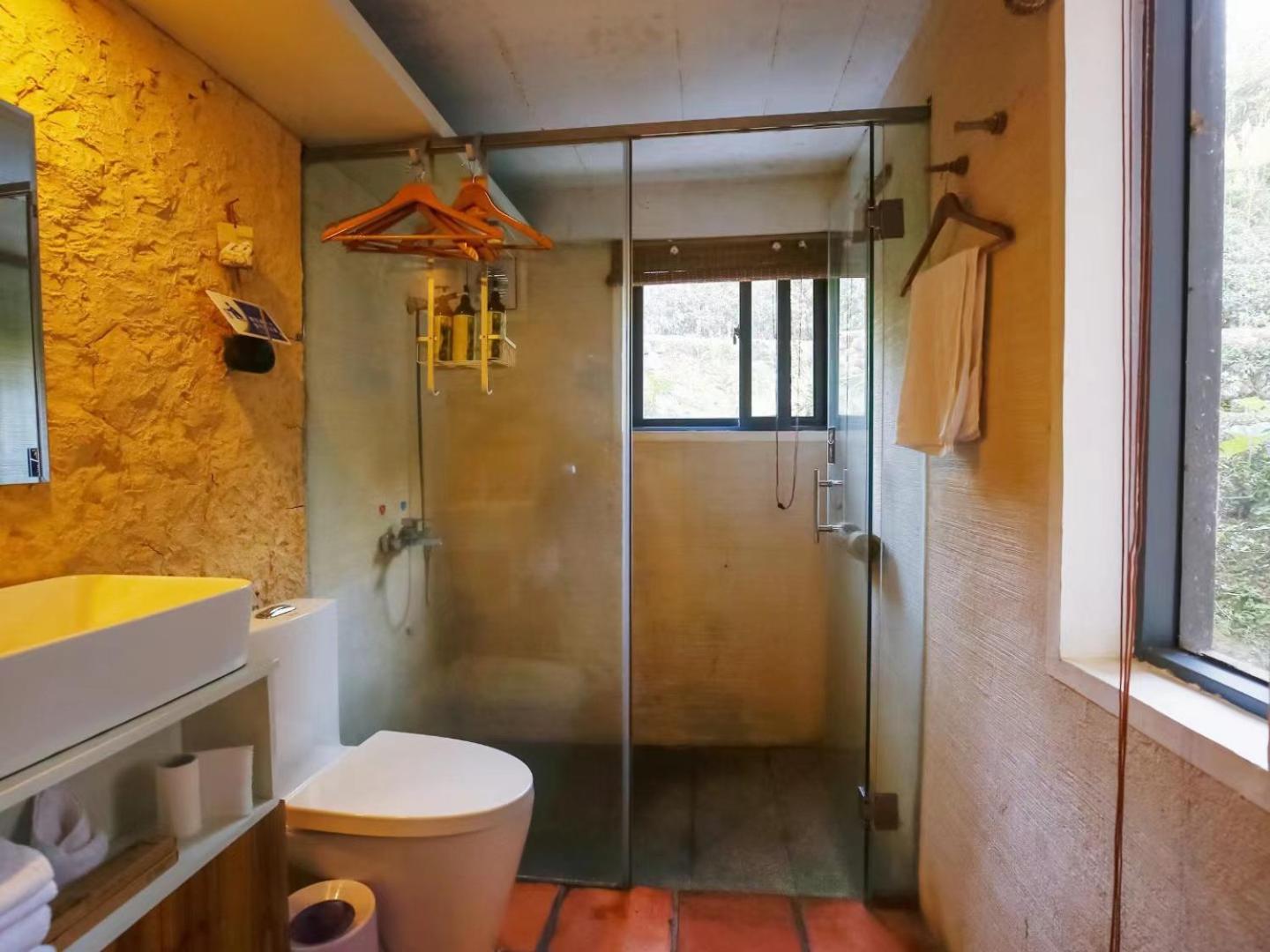 Queen Suite with View and Private Bathroom photo 3