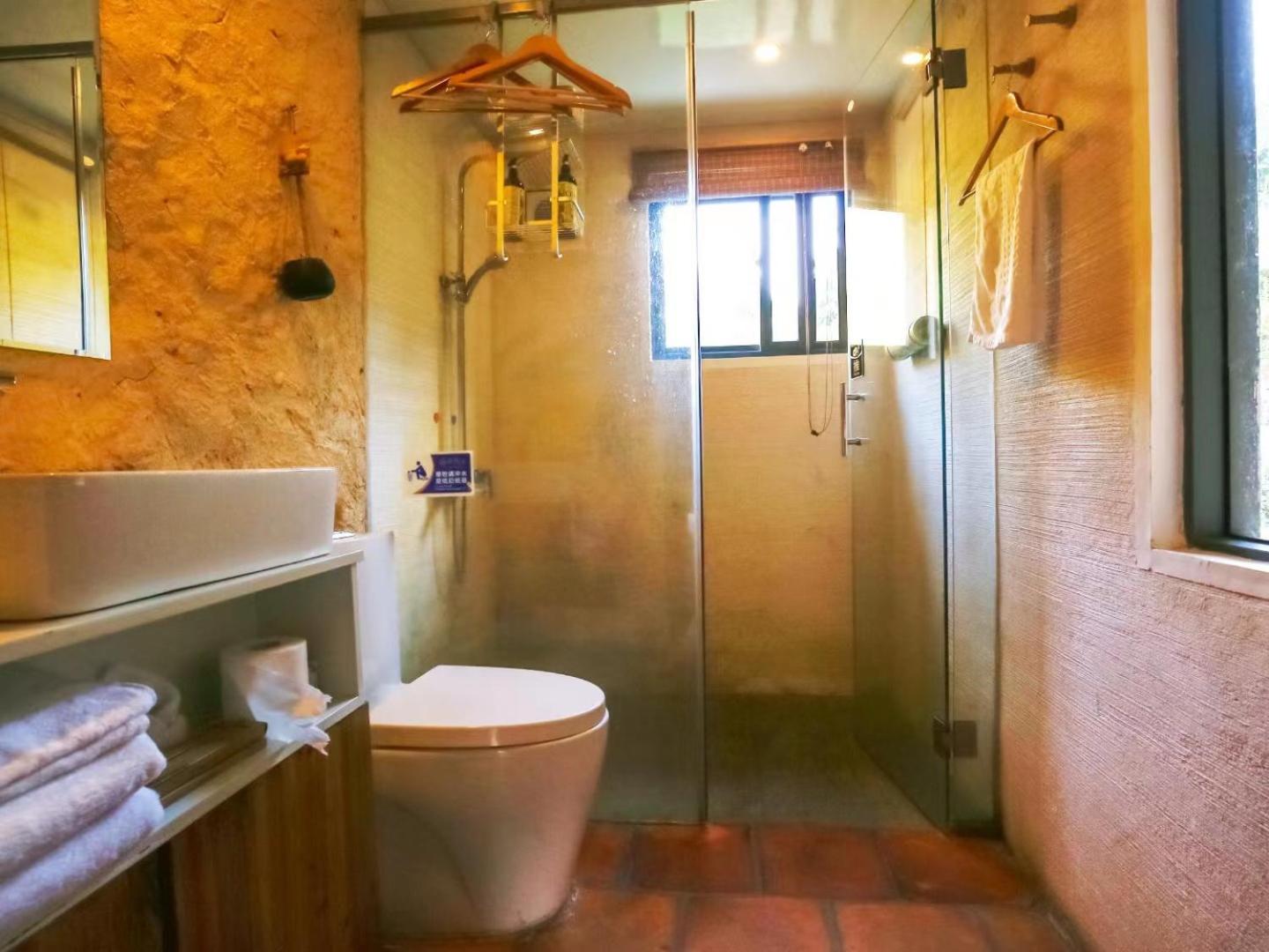 Queen Suite with View and Private Bathroom photo 1