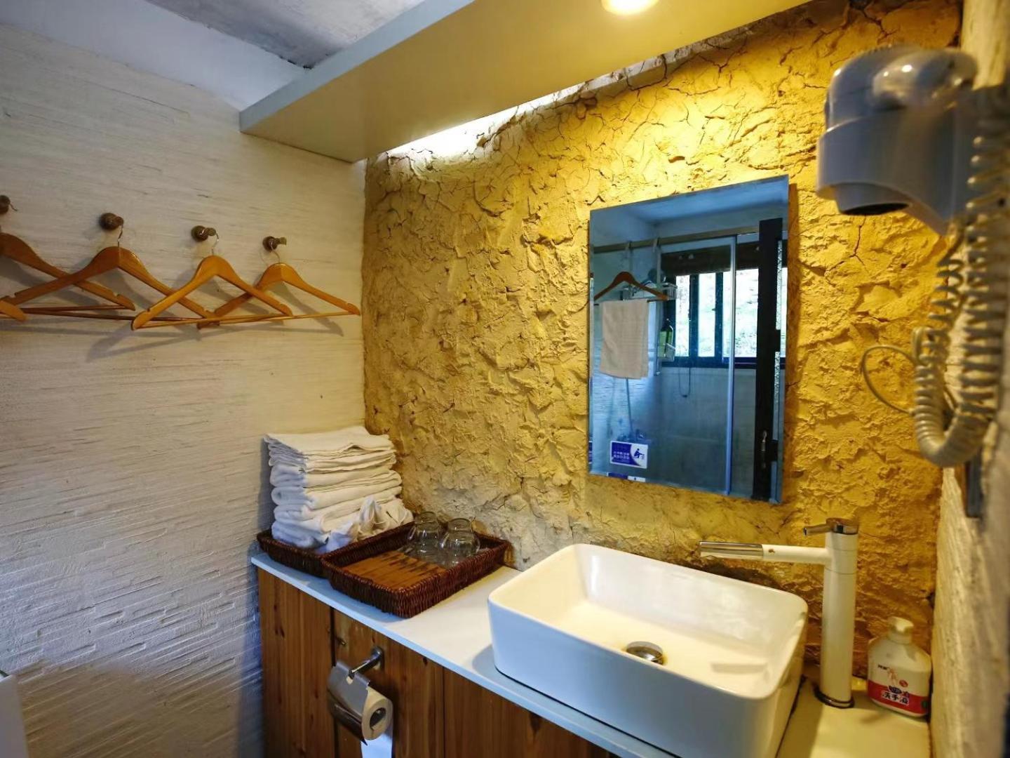 Queen Suite with View and Private Bathroom photo 2