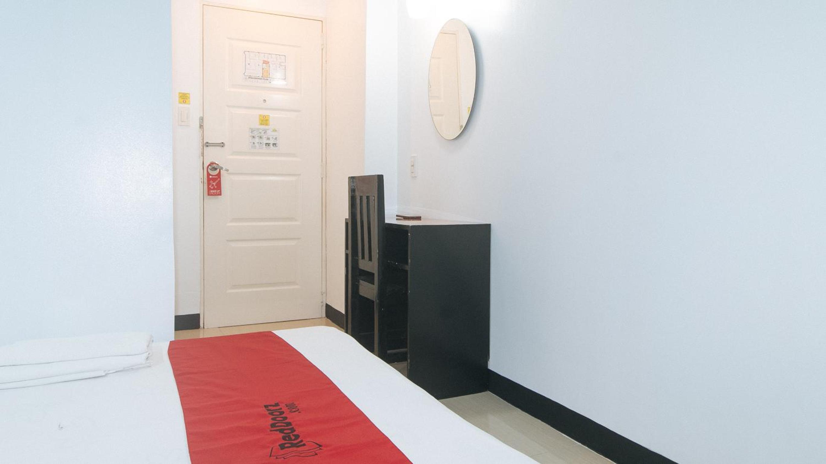 Deluxe Room - Photo 9