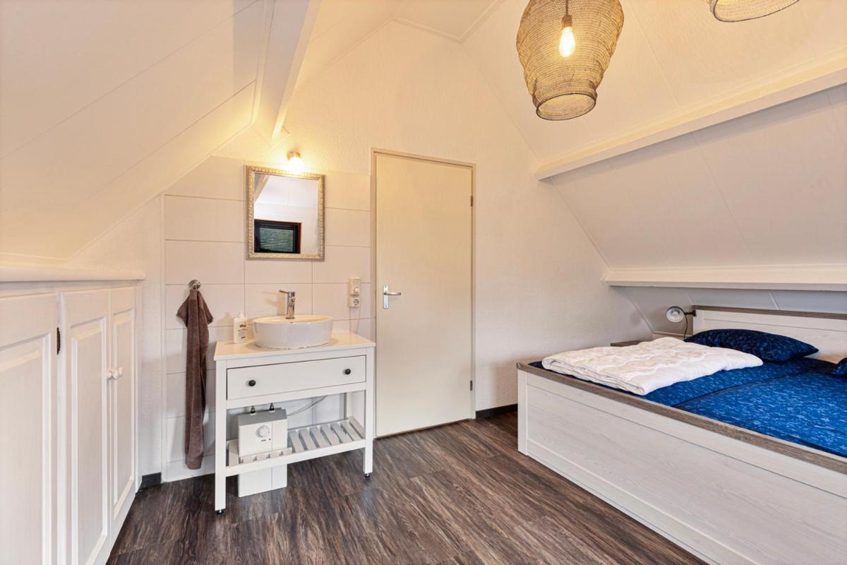 Three-Bedroom House photo 3
