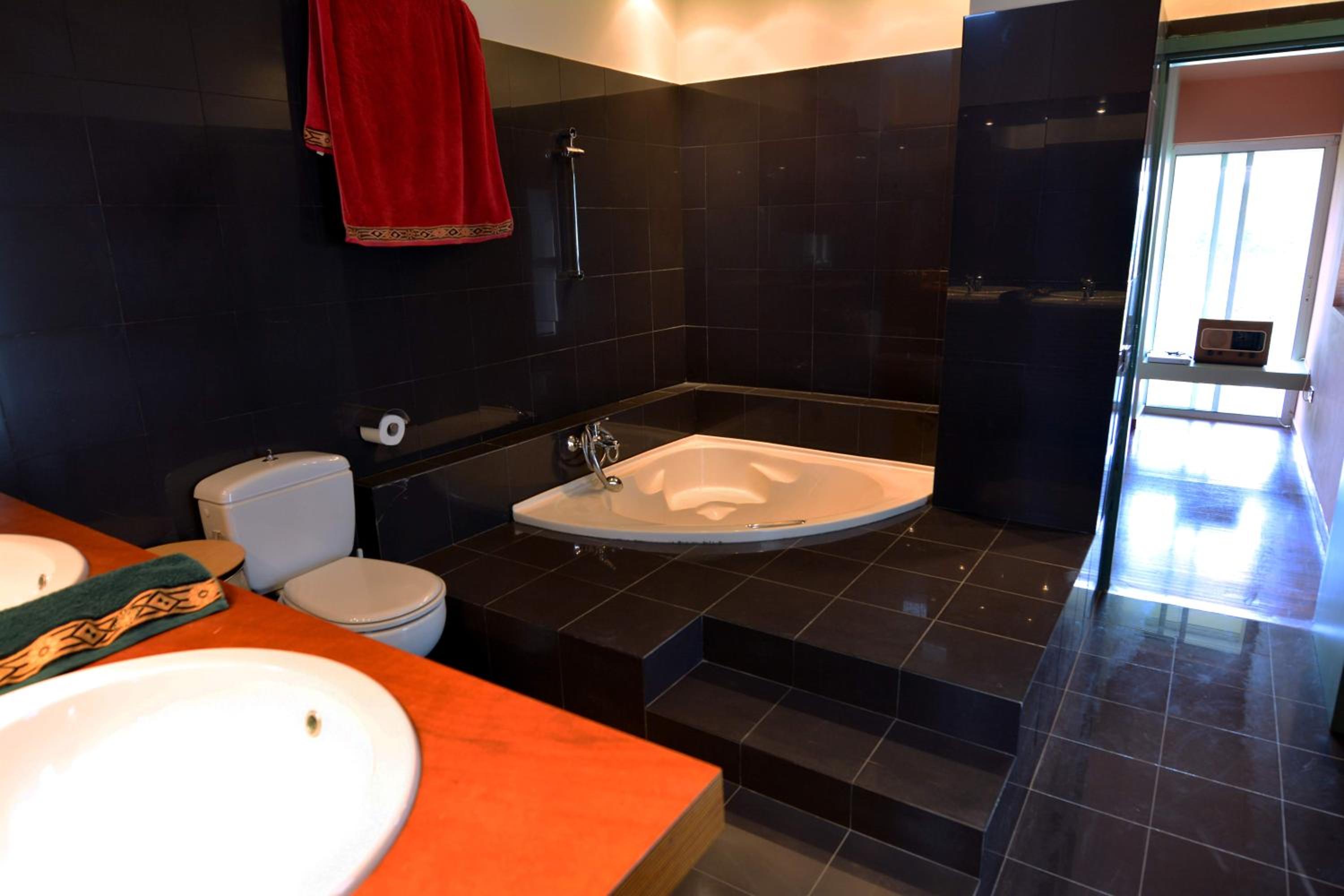 Four-Bedroom House photo 2