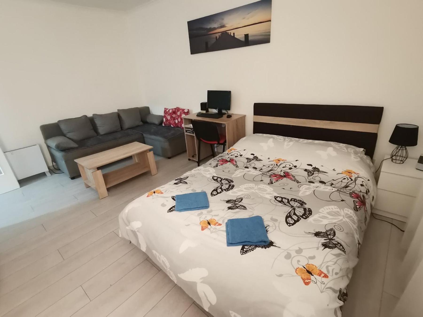One-Bedroom Apartment