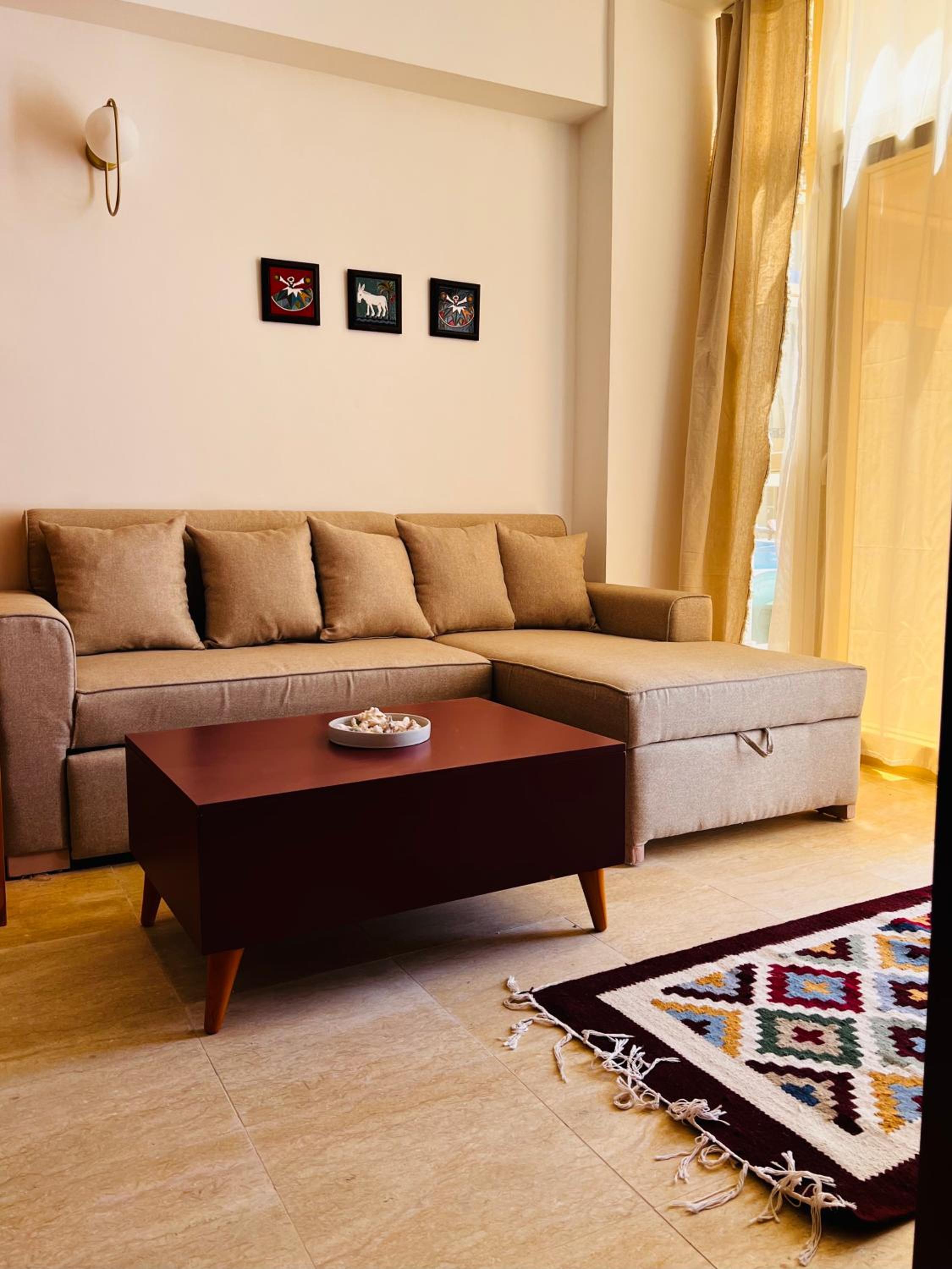One-Bedroom Apartment photo 1