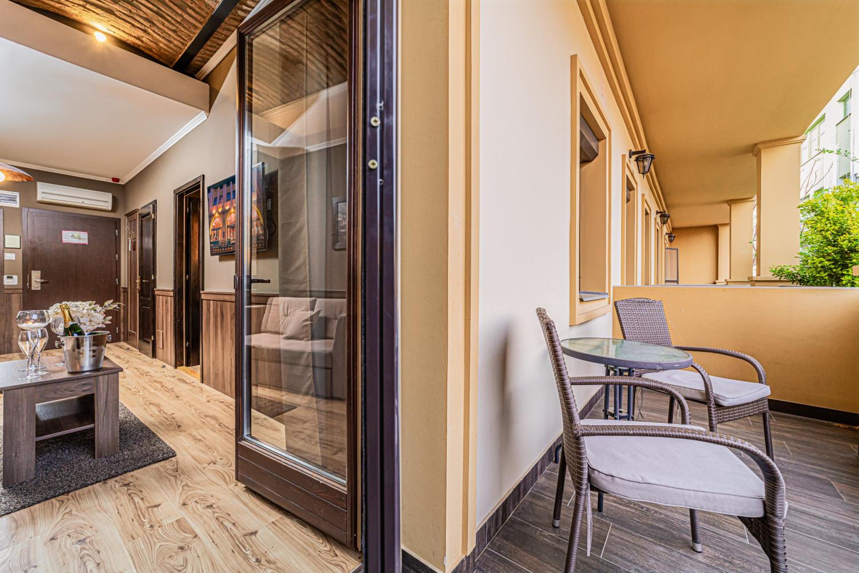 Deluxe Suite - Photo 14