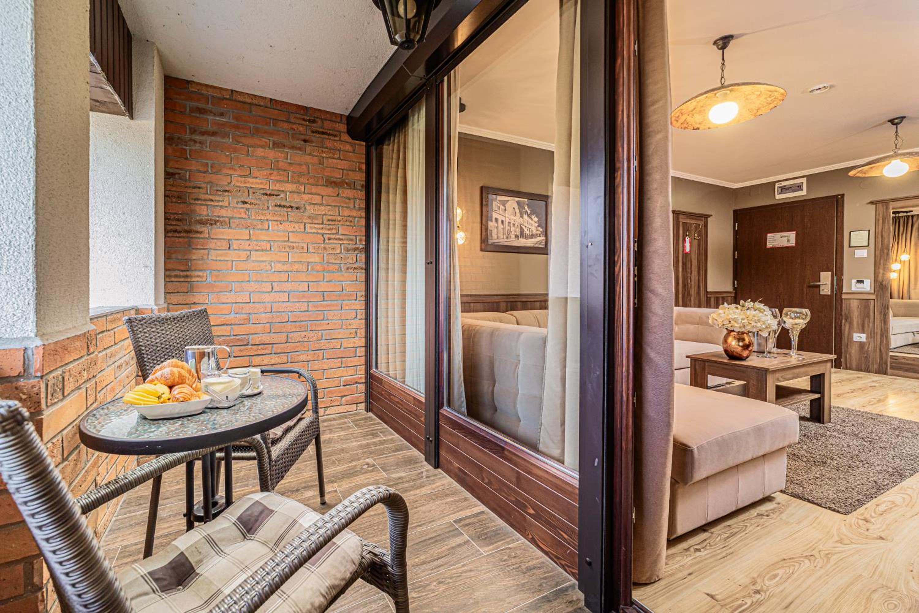 Deluxe Suite - Photo 7
