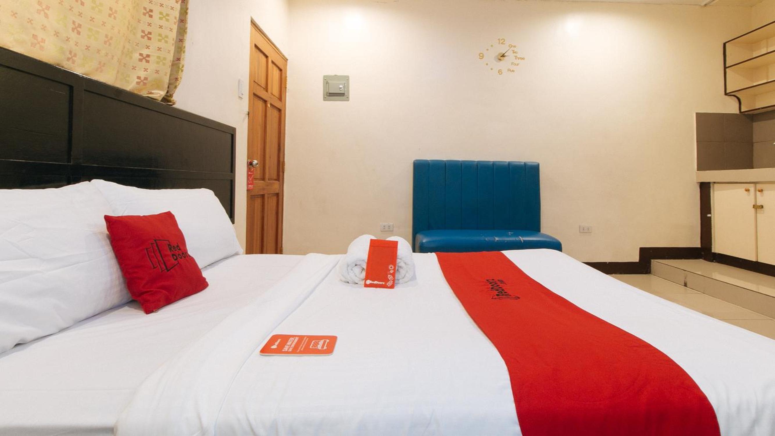Standard Double Room - Photo 13