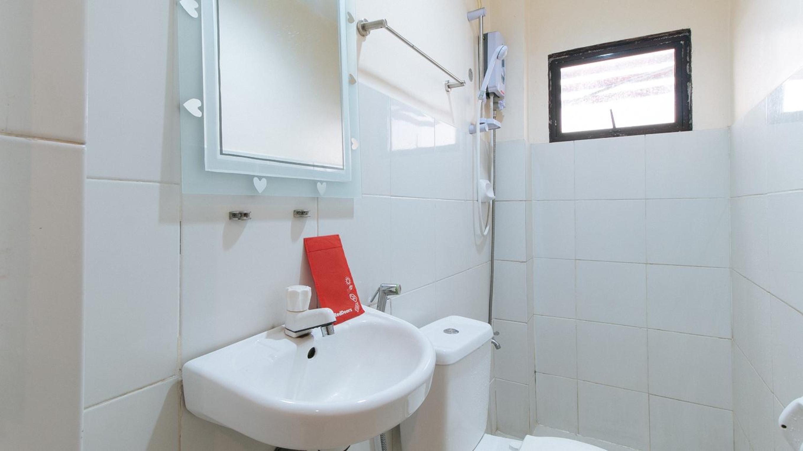 Standard Double Room - Photo 23