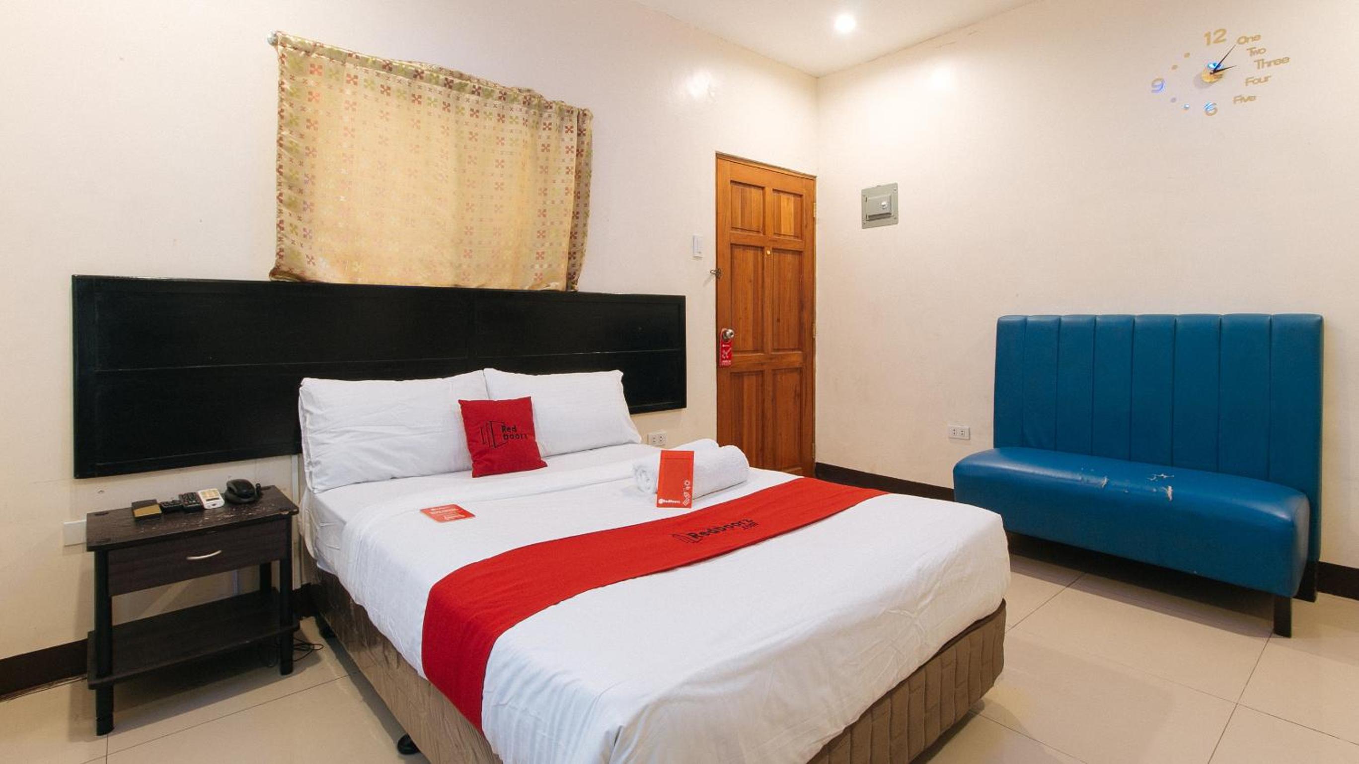 Standard Double Room - Photo 11
