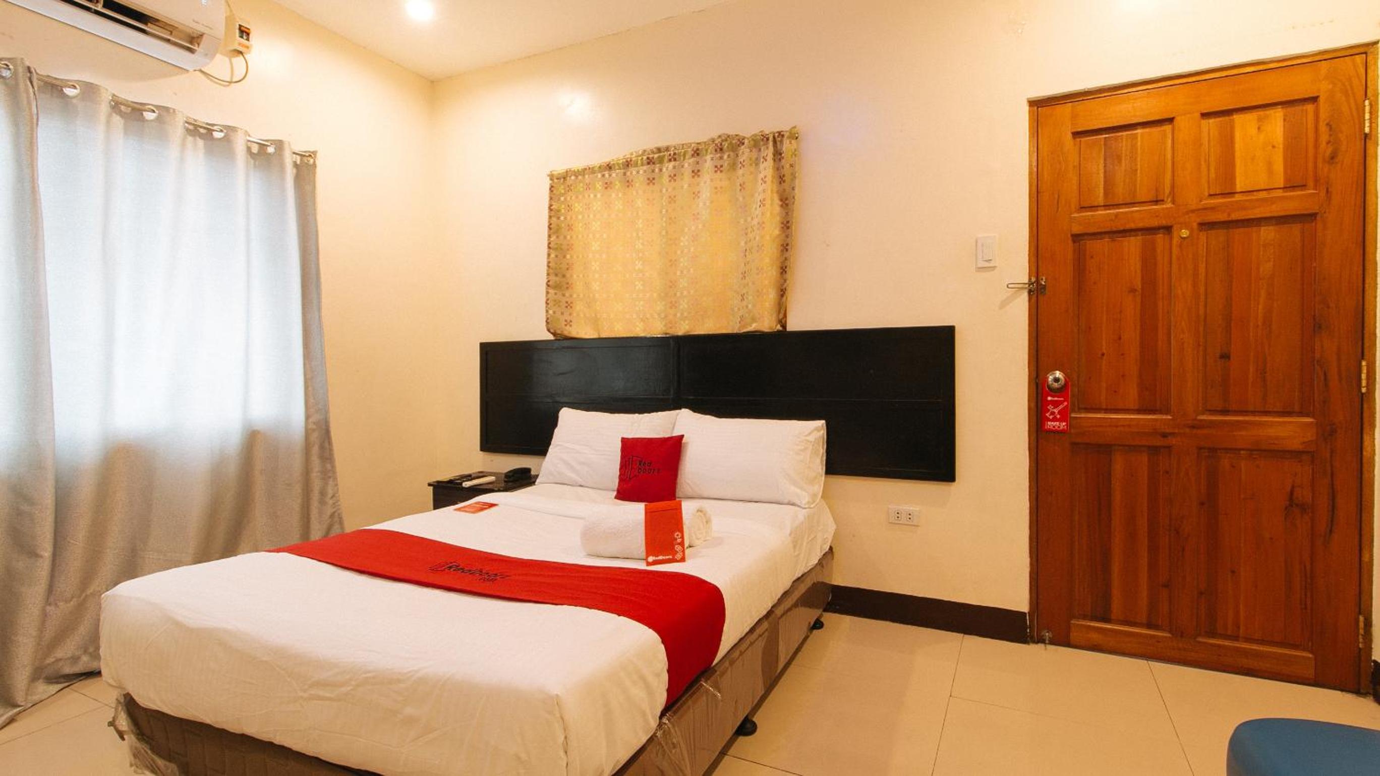 Standard Double Room - Photo 8