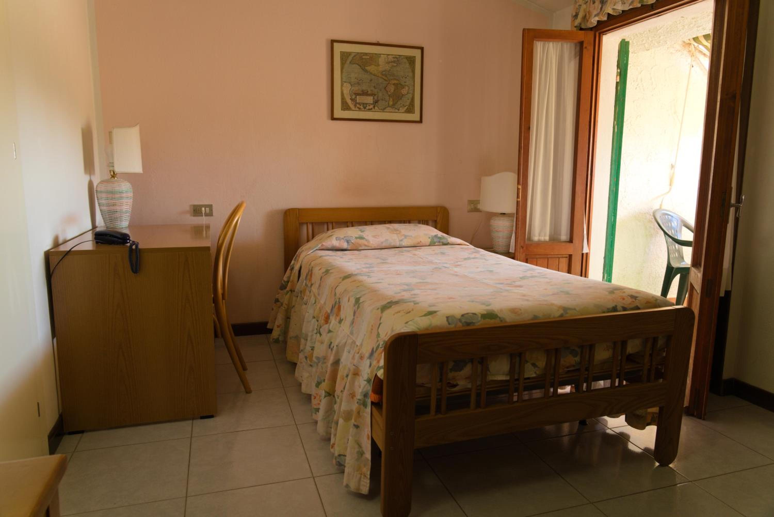 Single Room photo 2