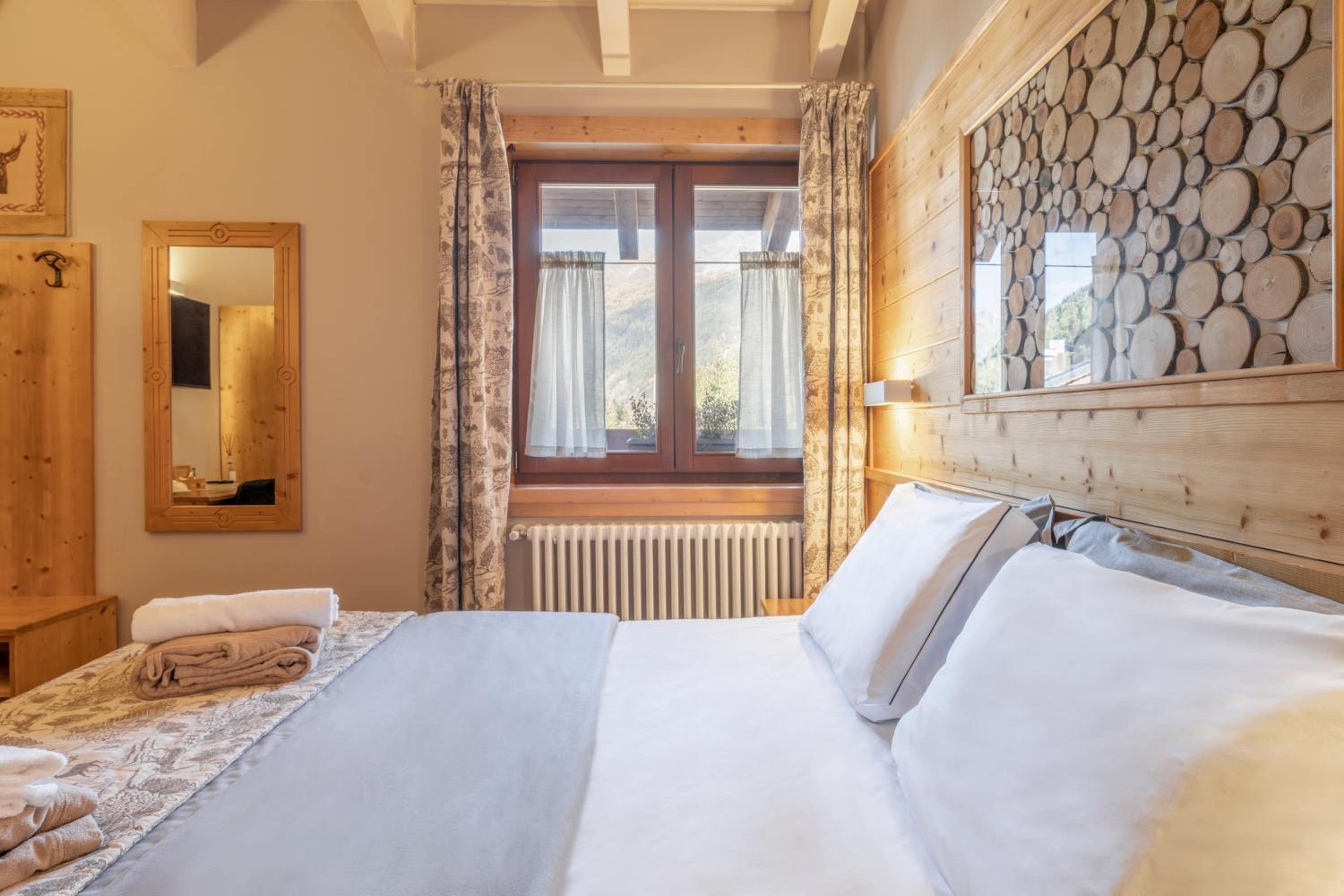 Double Room with Spa Access - Photo 1