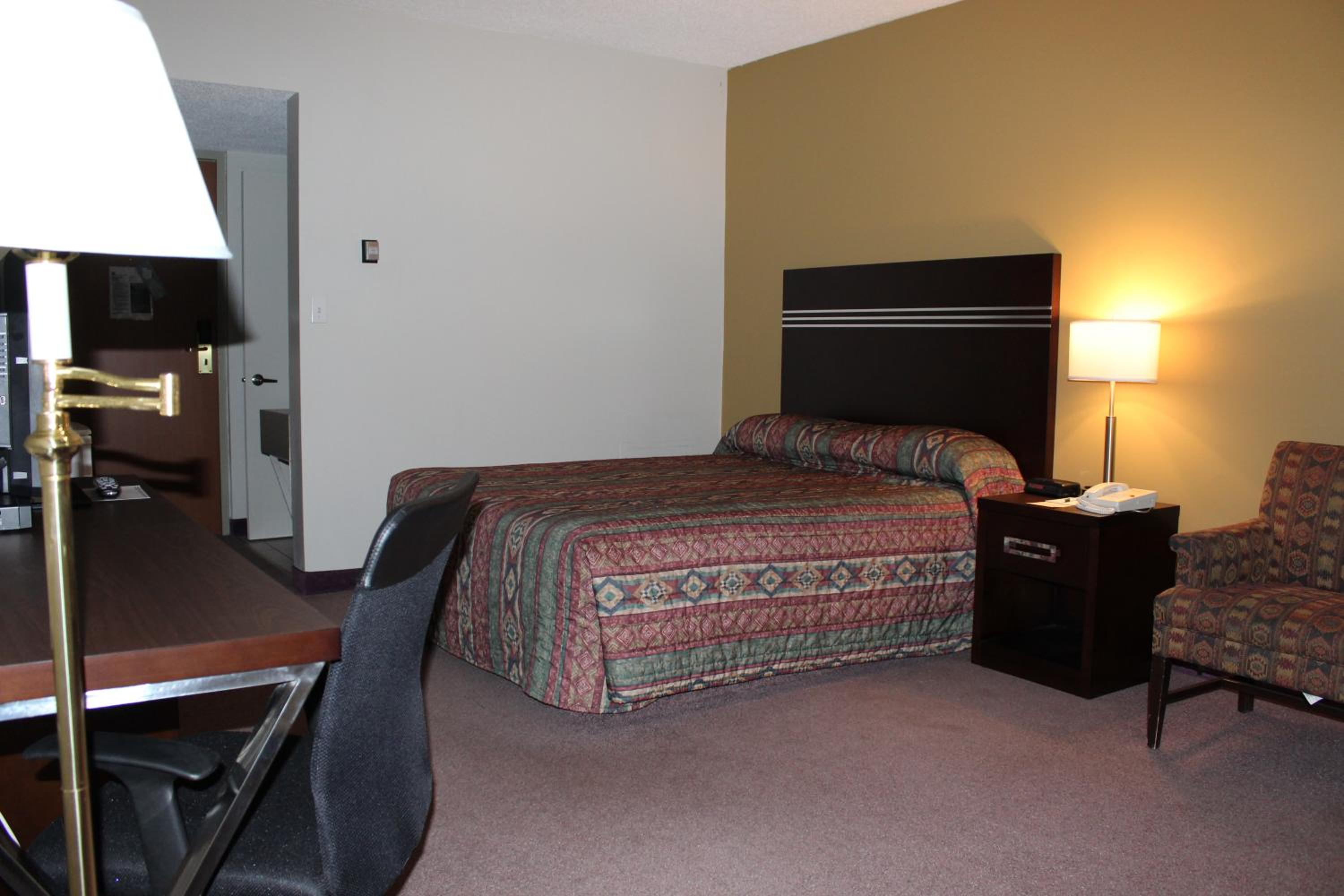Queen Room photo 1