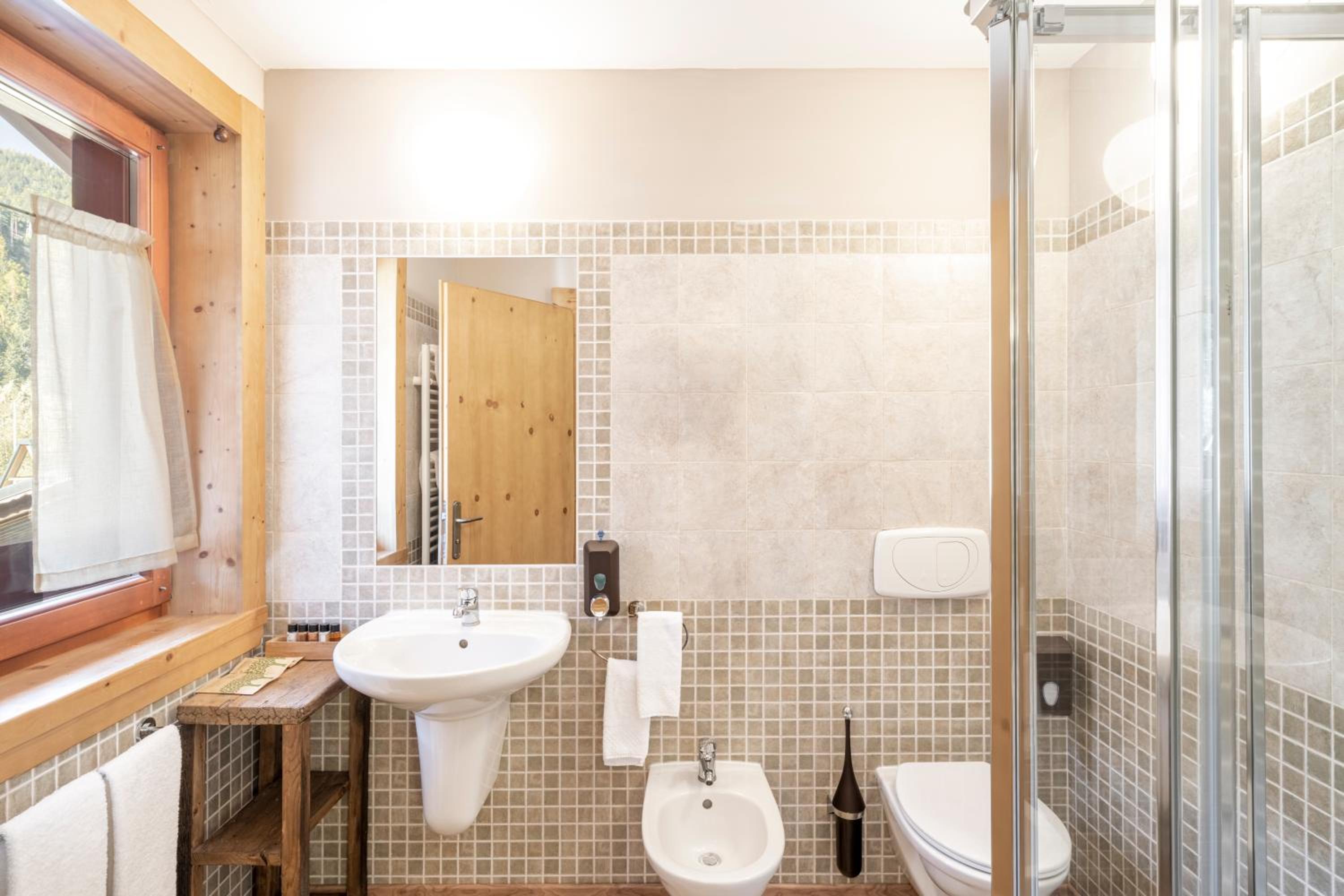 Double Room with Spa Access - Photo 3