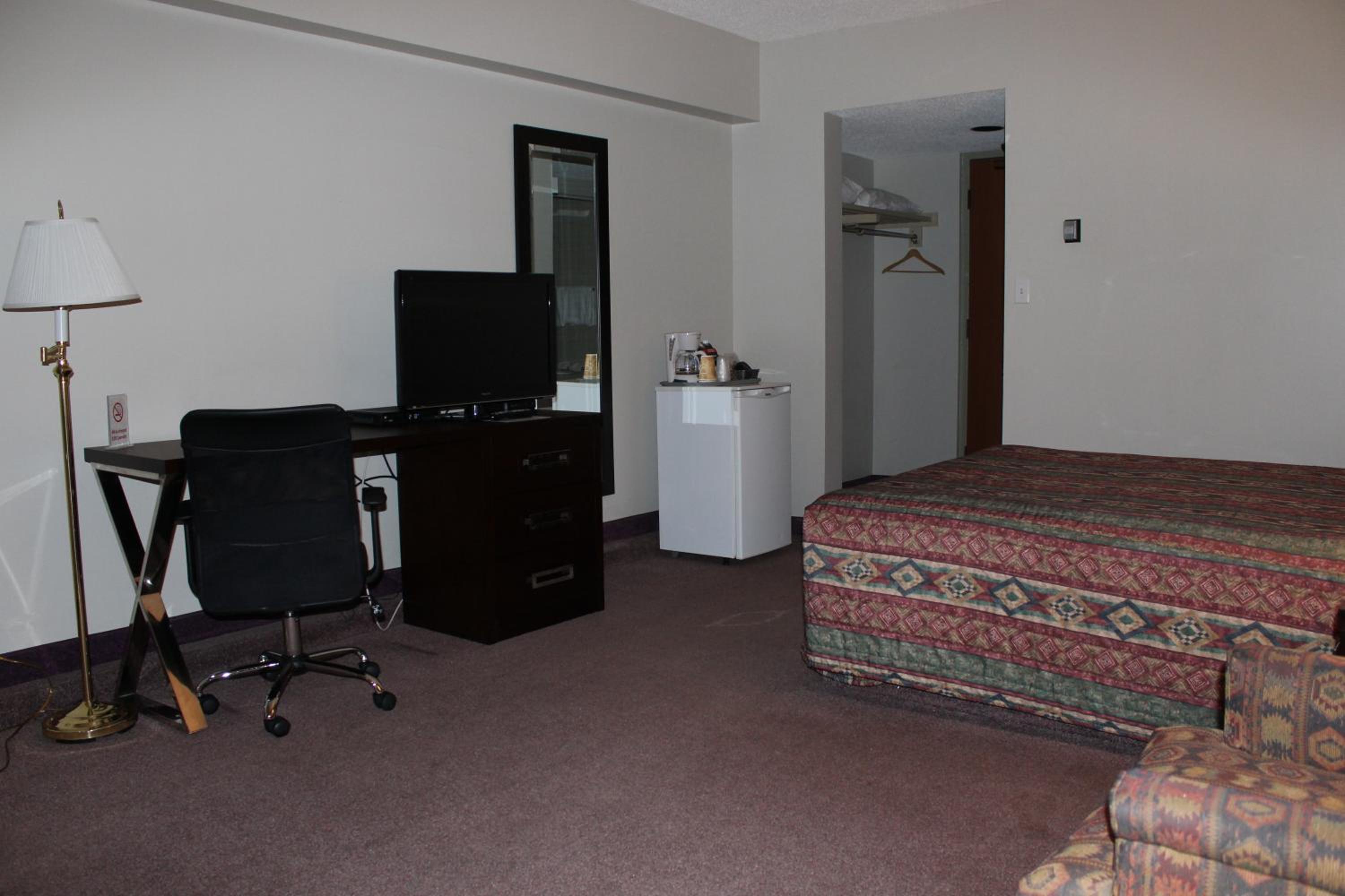 Queen Room photo 2