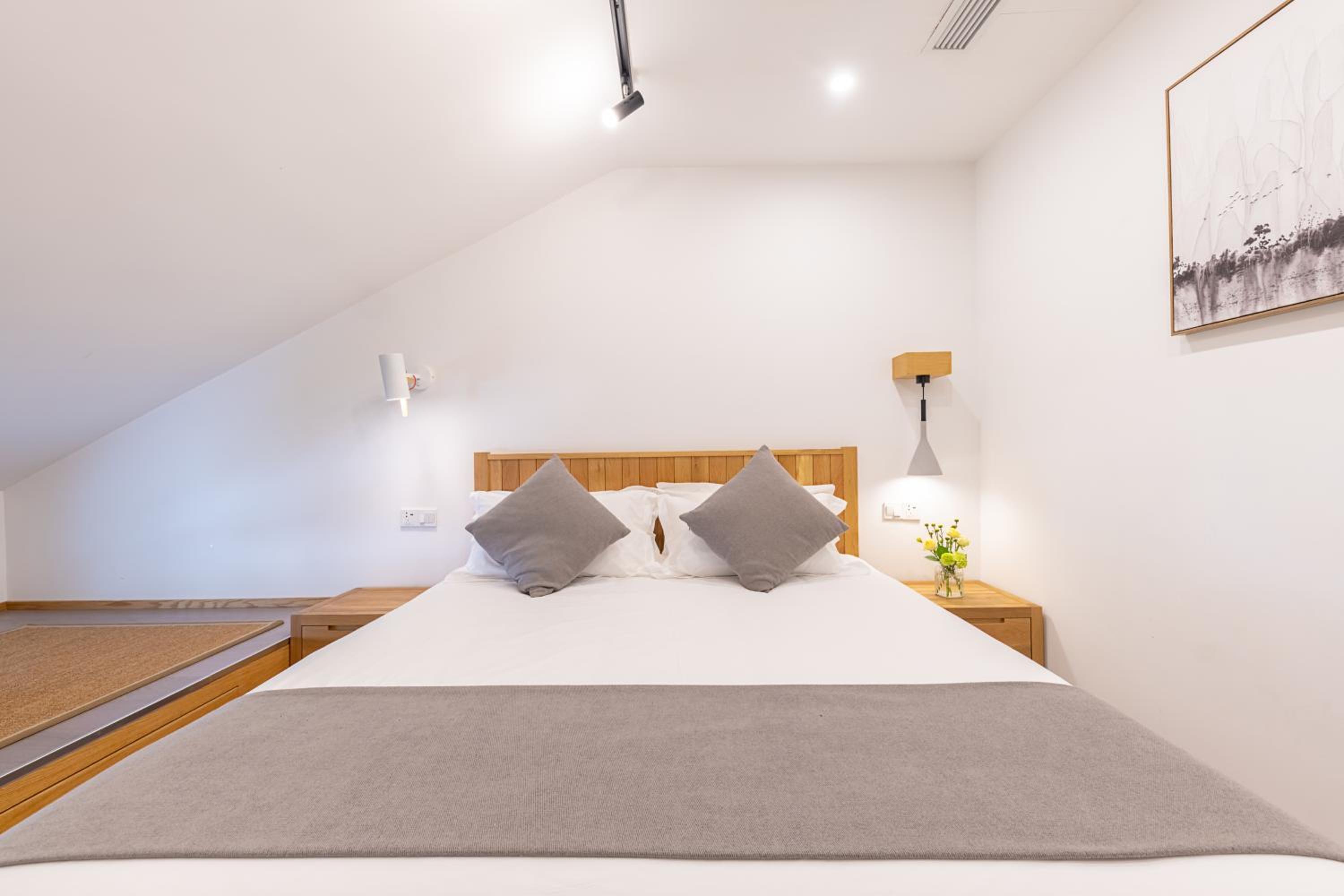 Deluxe Double Room with Balcony photo 3