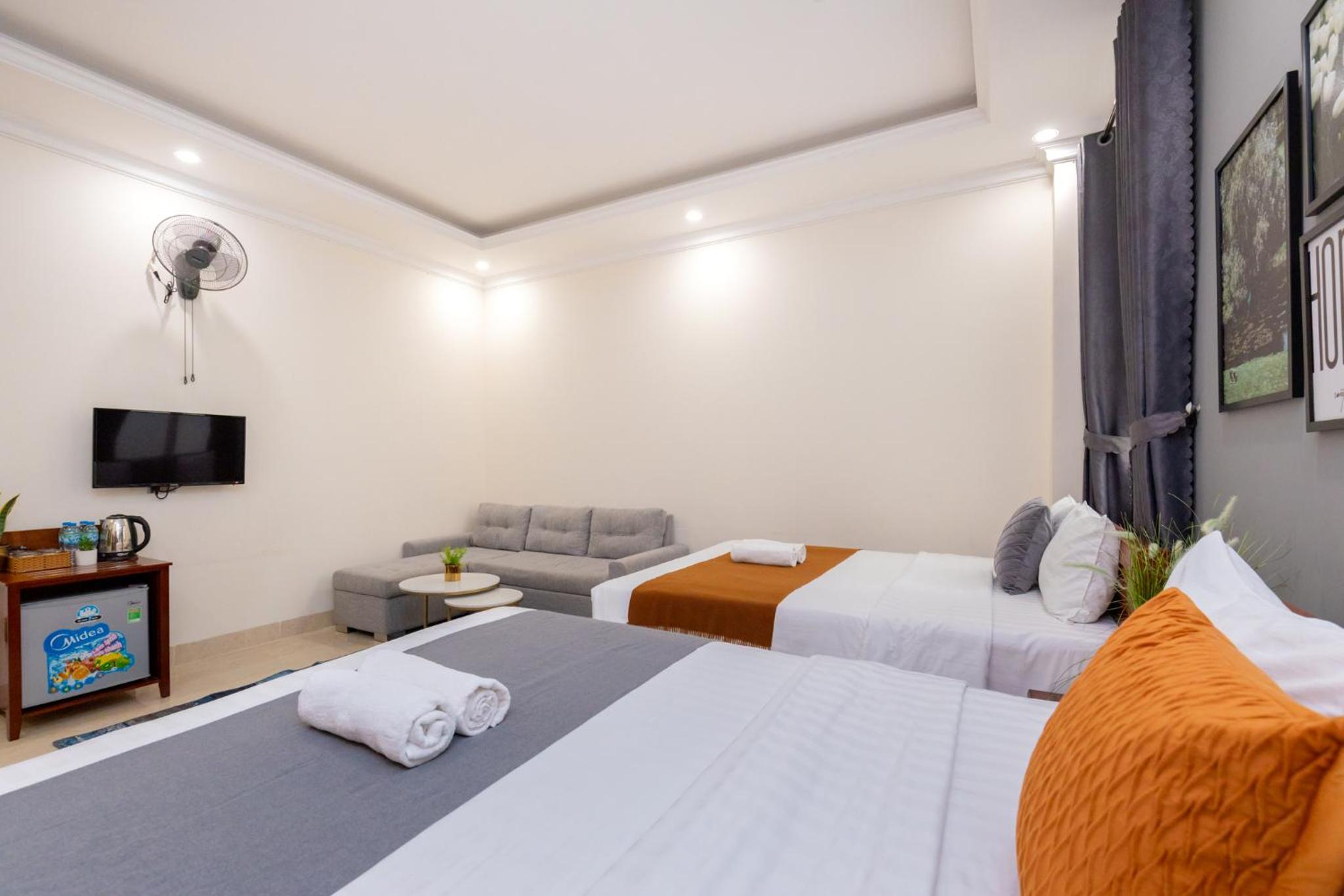 Deluxe Queen Room With Two Queen Beds photo 2