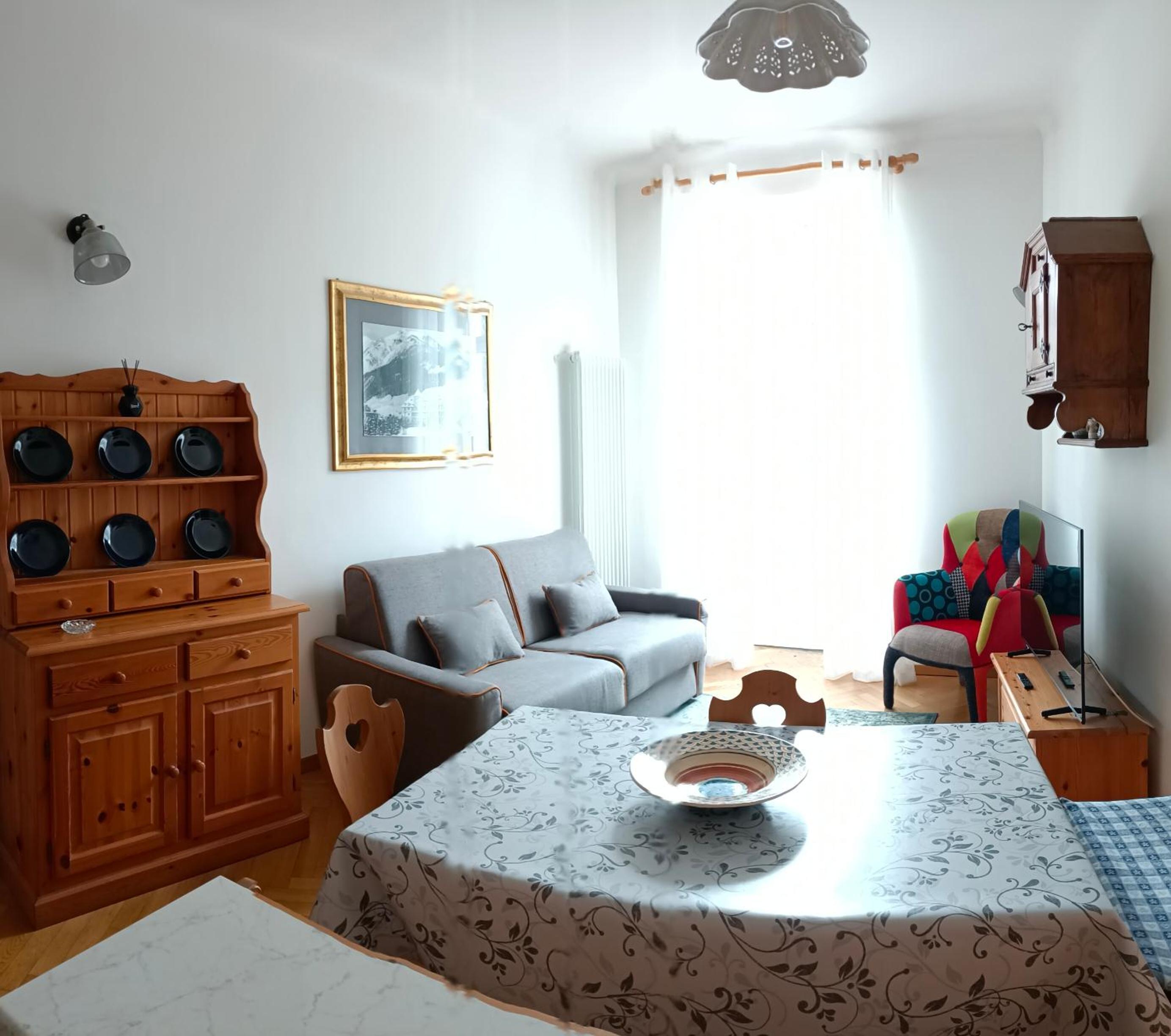One-Bedroom Apartment photo 1