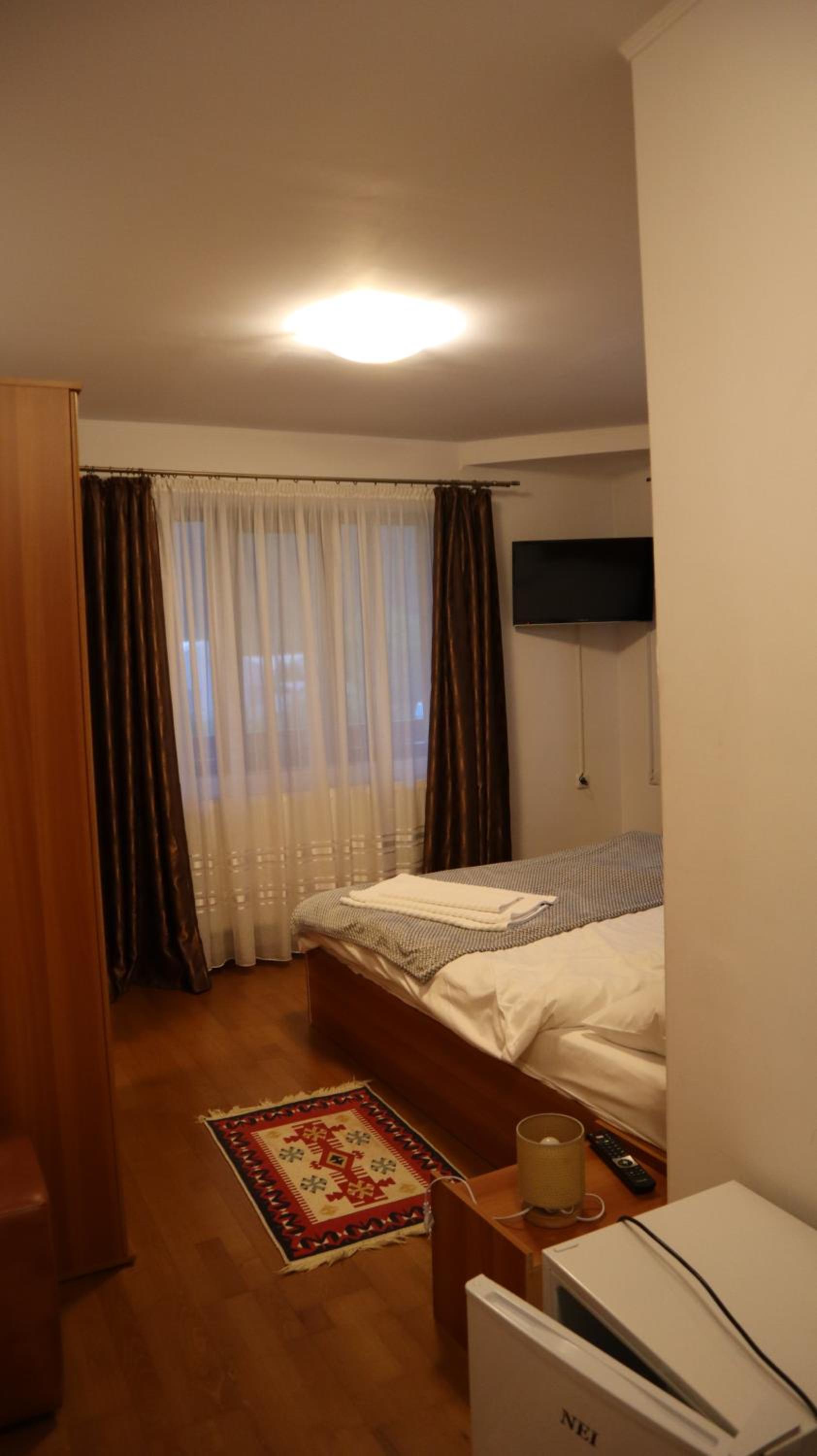 Double Room with Private Bathroom photo 2